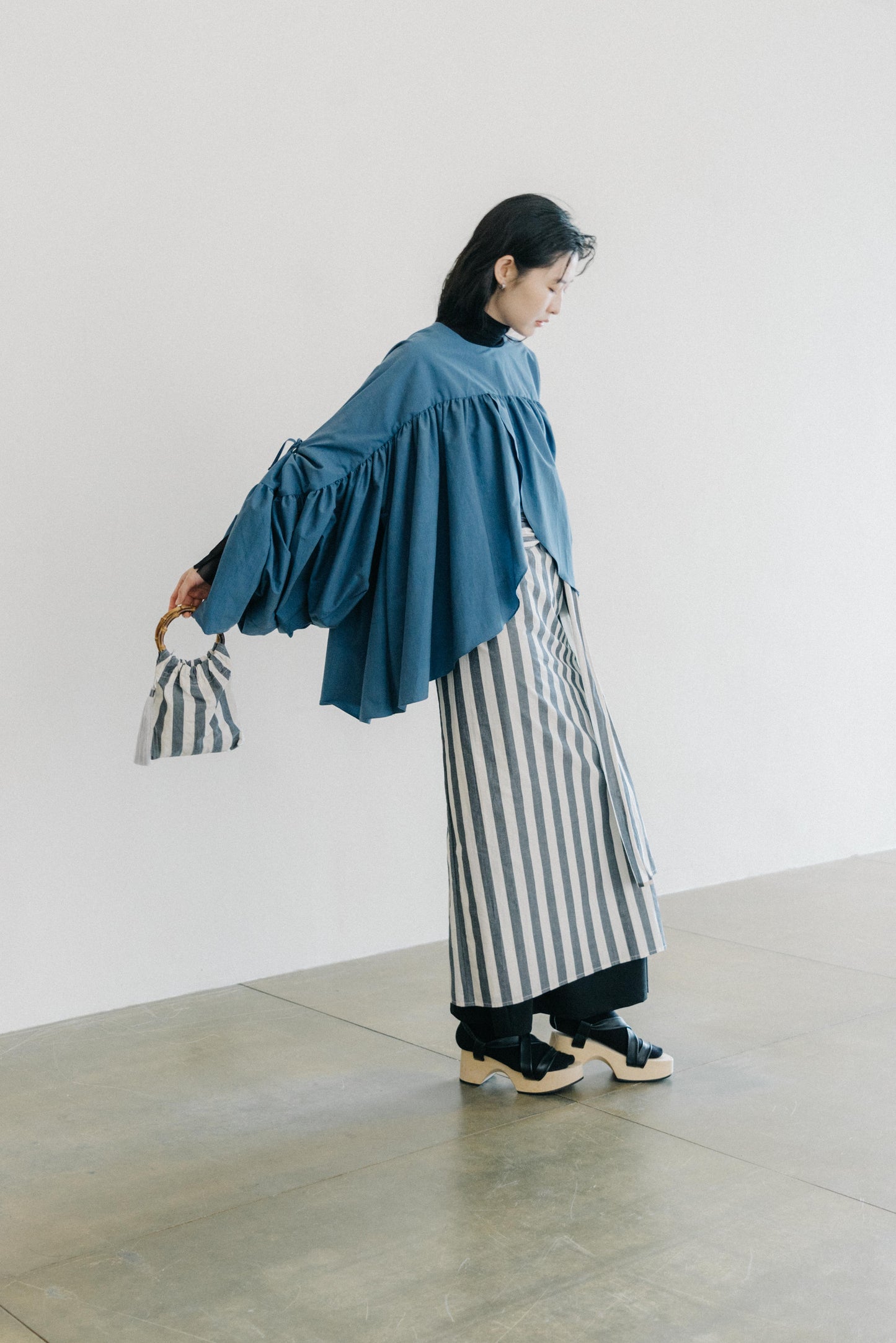wide-sleeved with gathering double layers top (in-stock)
