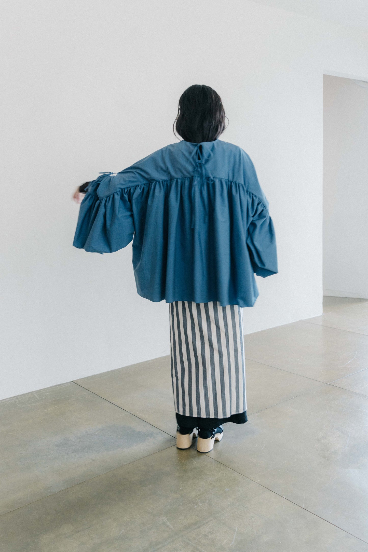 wide-sleeved with gathering double layers top (in-stock)