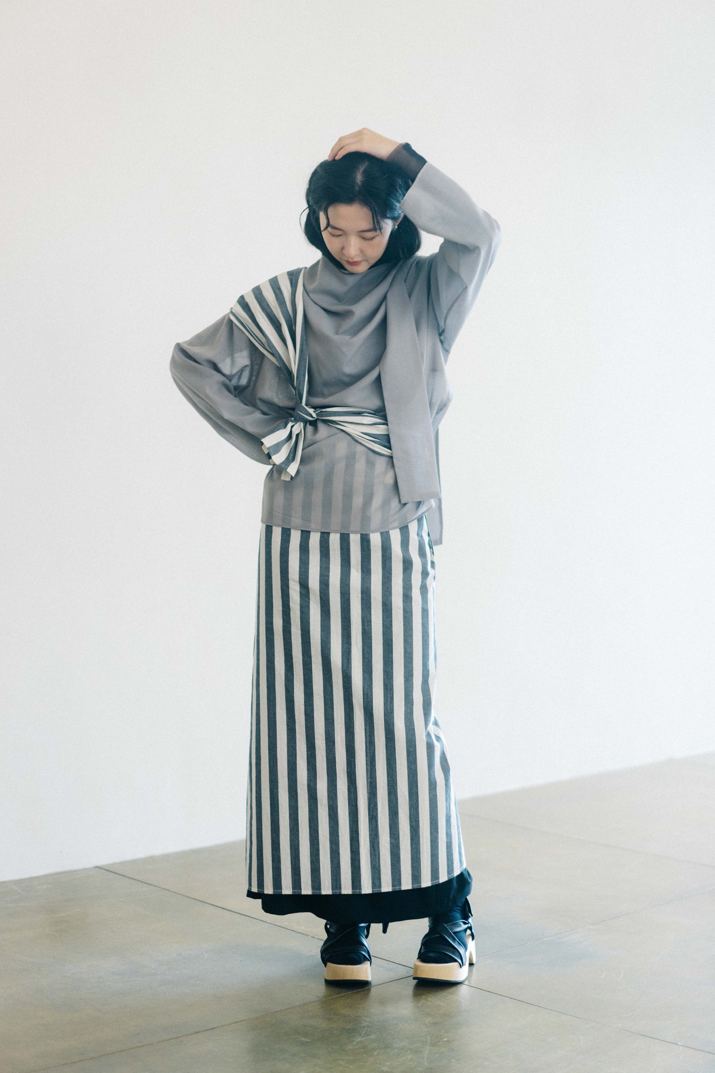 one shoulder linen-cotton wrapped skirt （in-stock)