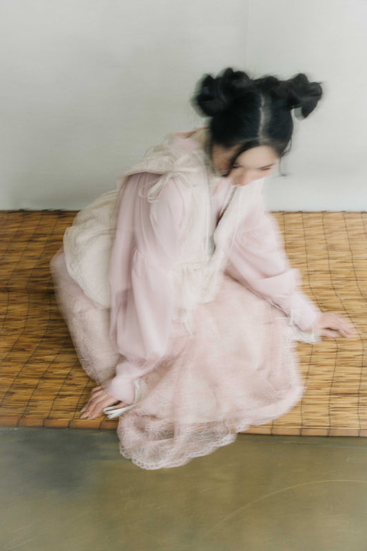 lace-paneled dress with voluminous sleeves - light pink ( in-stock)