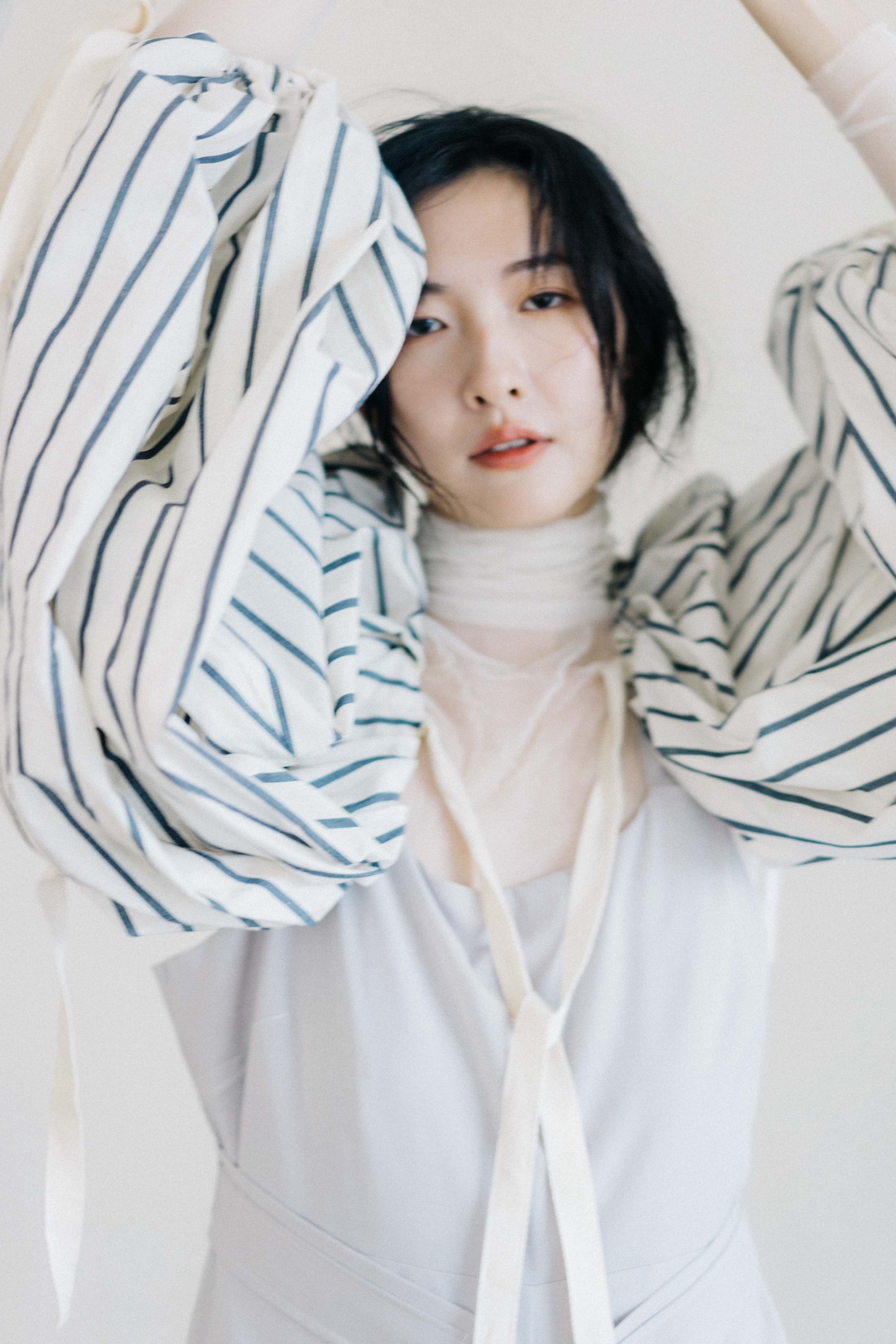 puffy sleeves with striped outerwear (in-stock)