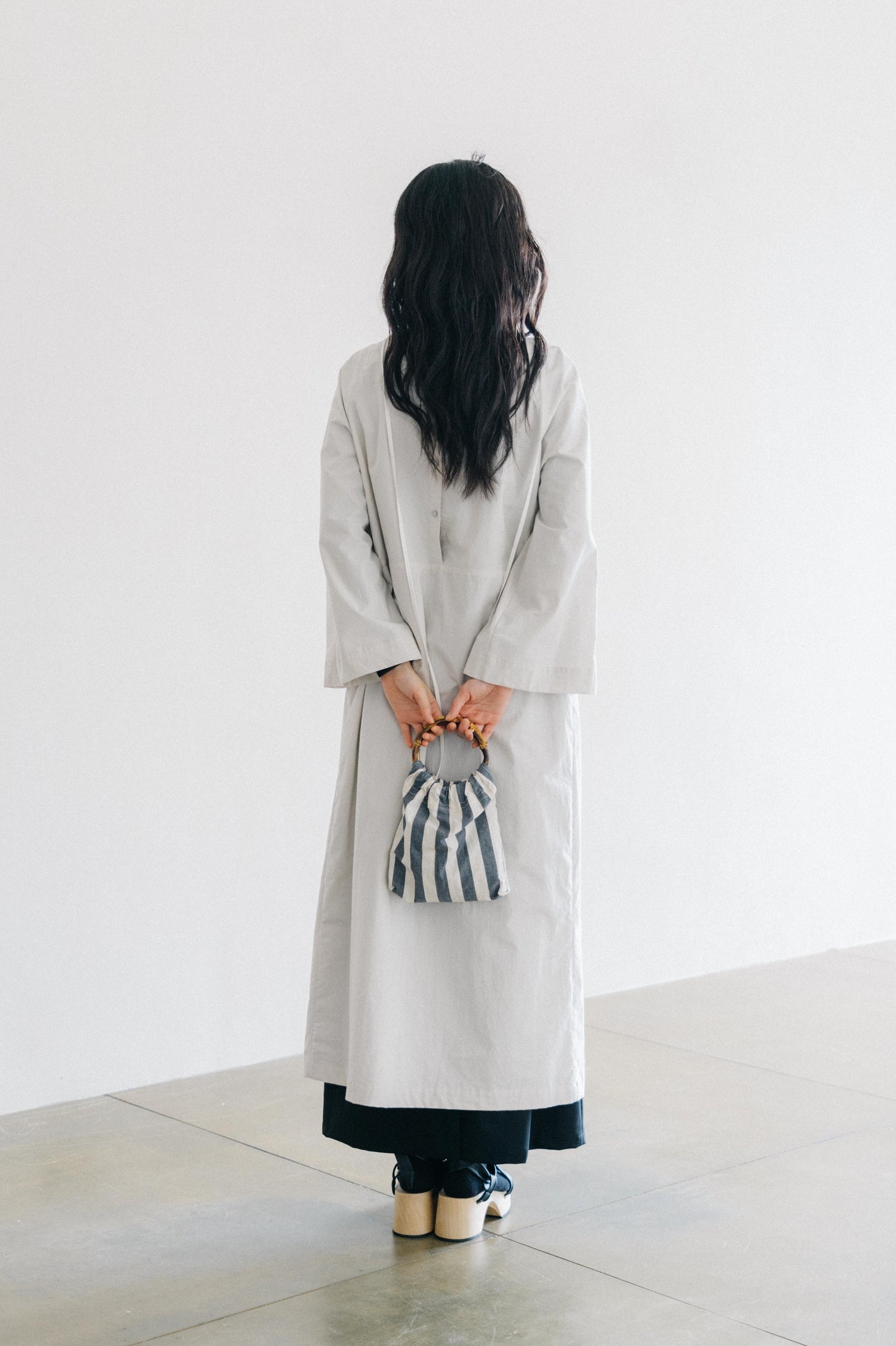 knot-draped grey long-sleeves dress （in-stock)