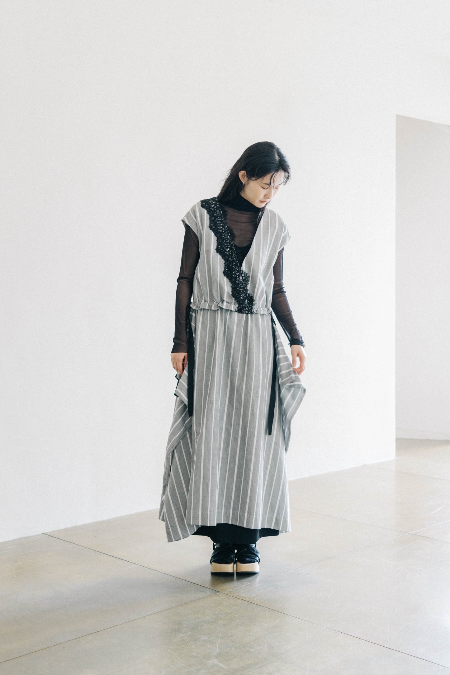 striped square-dress with black lace (pre-order)