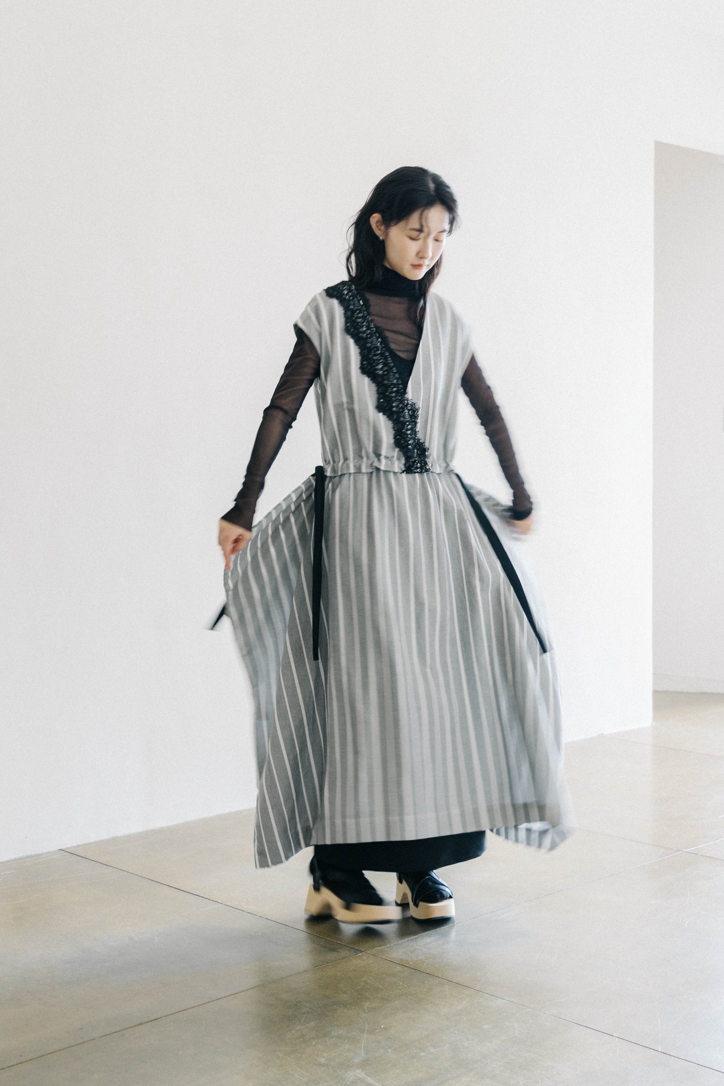 striped square-dress with black lace (pre-order)