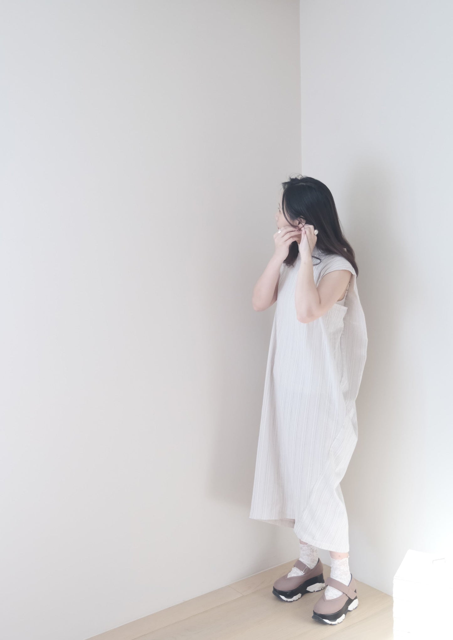 striped three-dimensional cut sleeveless dress (in-stock)