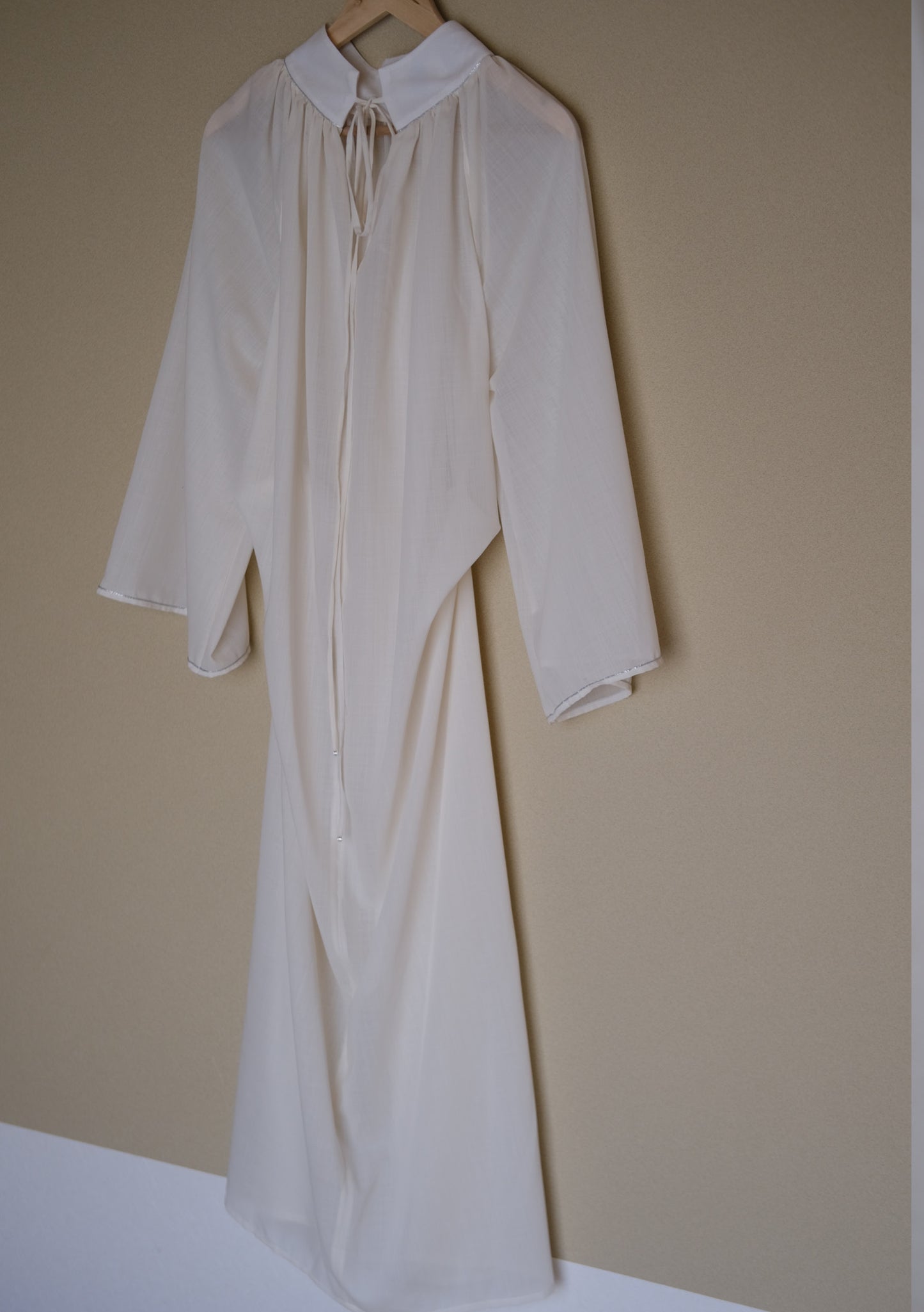 wide sleeves gathered dress- ivory (in-stock)