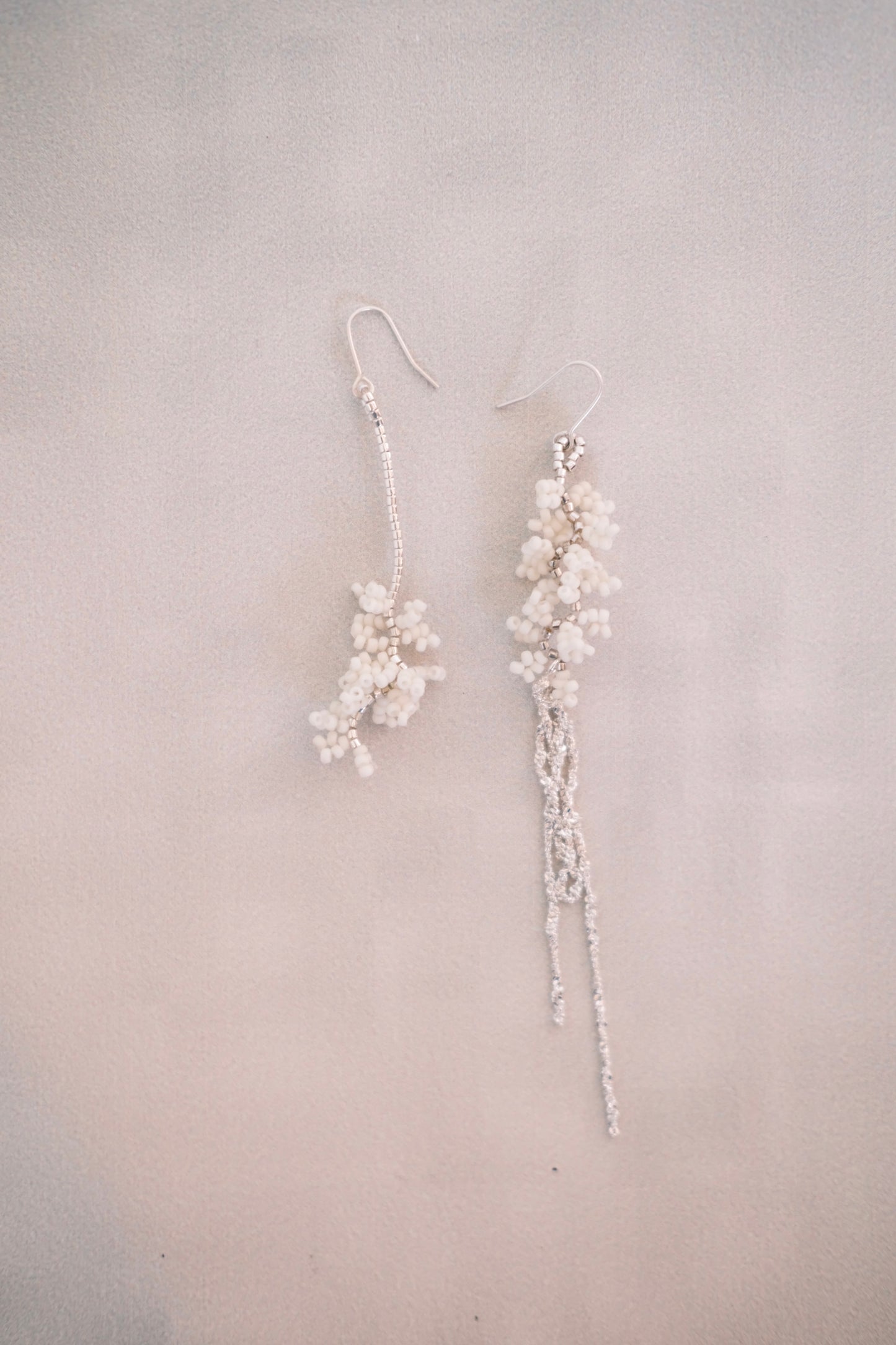 handmade beads earrings- silver snow (pre-order)