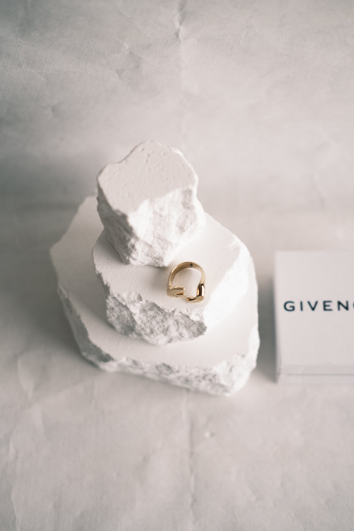 givency ring size: 52mm