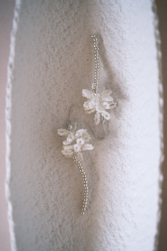 snow white handmade beads earrings (pre-order)