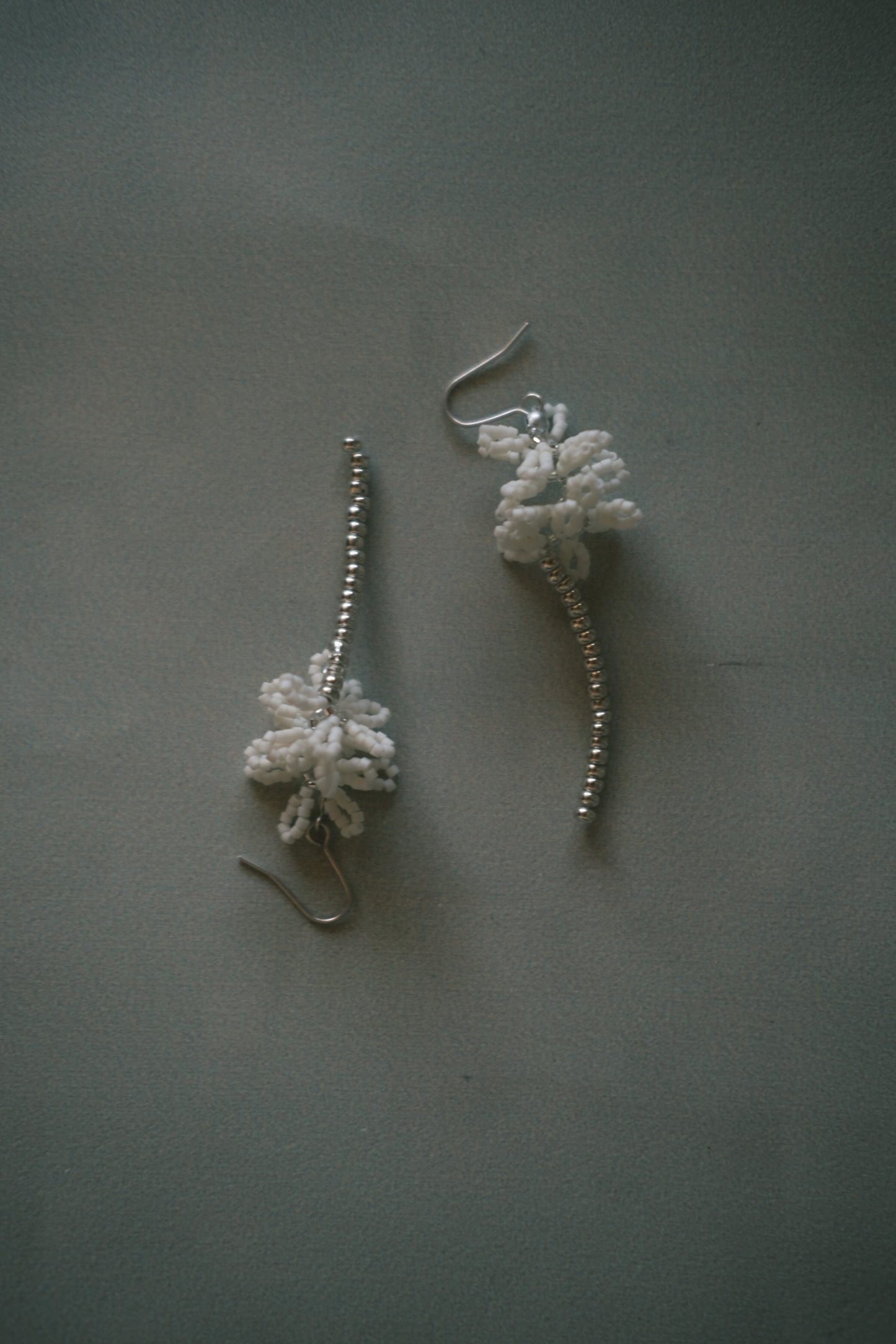 snow white handmade beads earrings (pre-order)