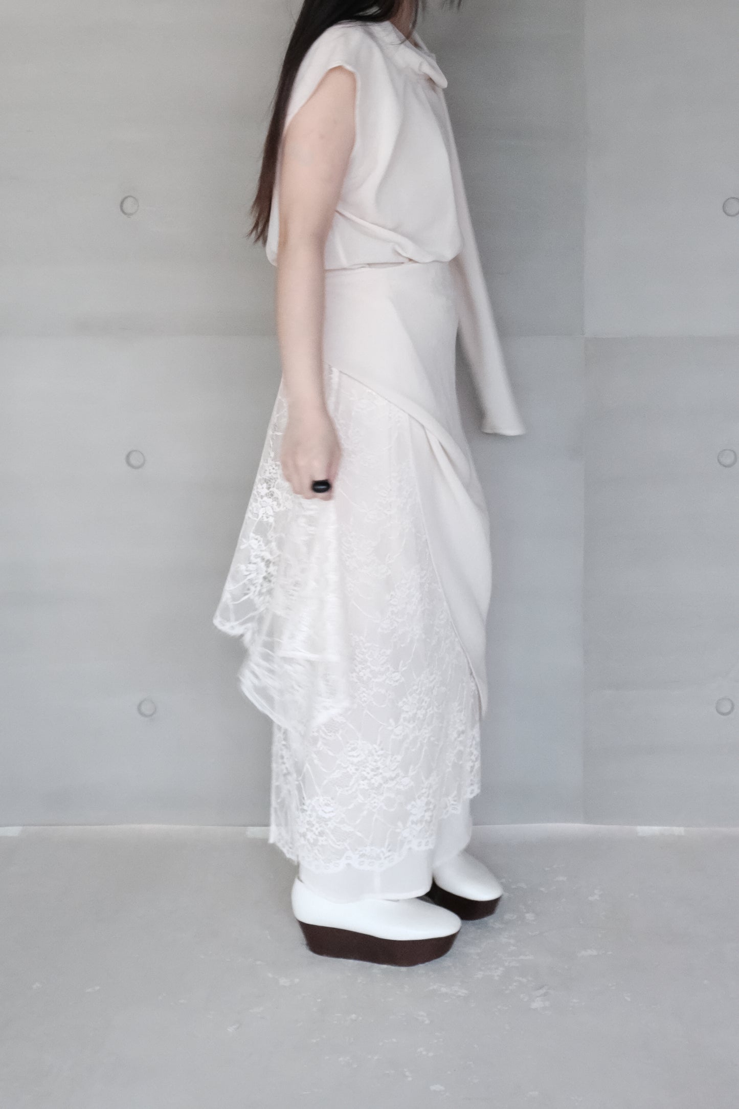 asymmetric lace-trimmed skirt - beige (pre-order)