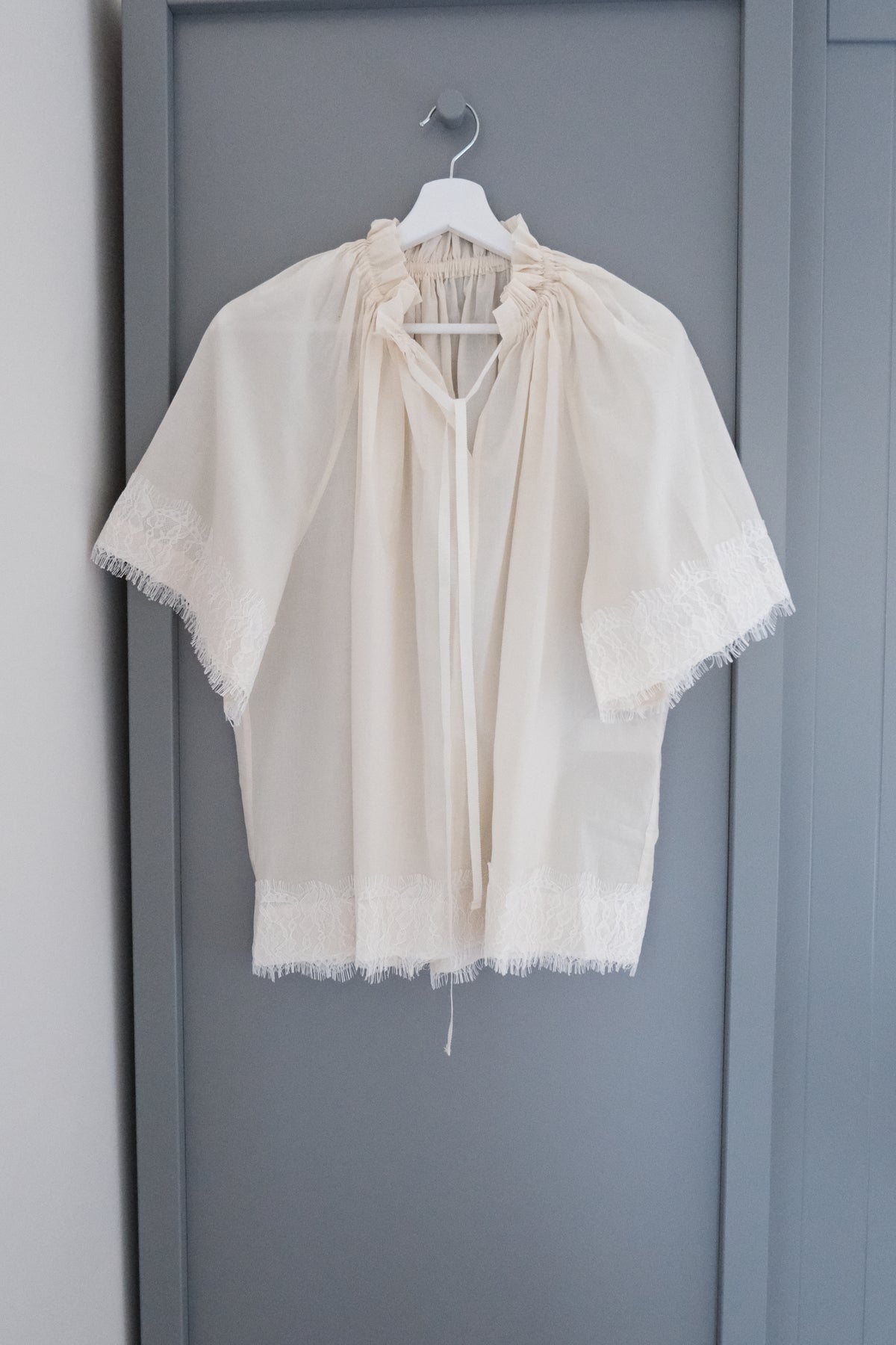 lace-trimmed lightweight cotton gathered blouse (pre-order)
