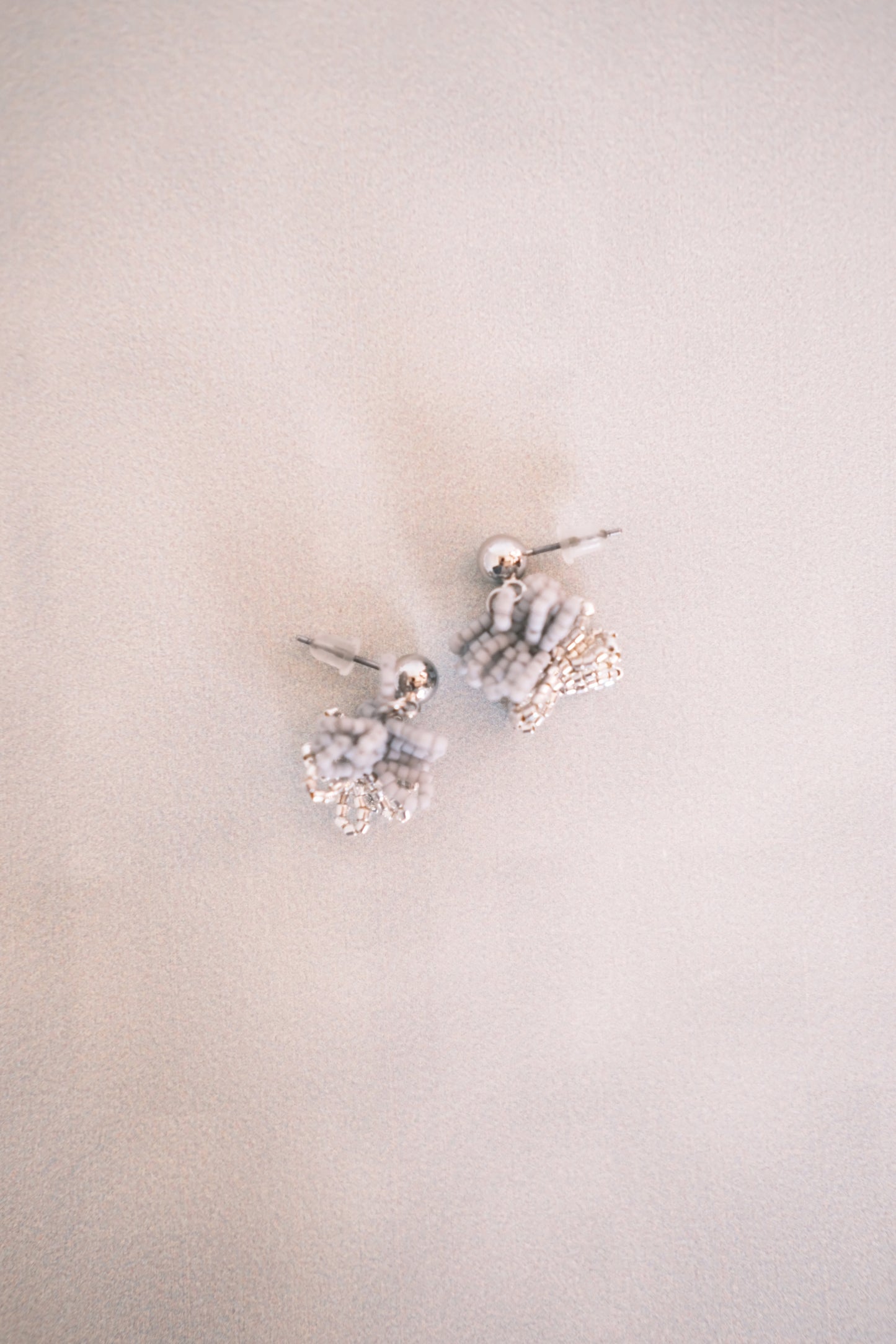 handmade beads earrings- silver blue (pre-order)