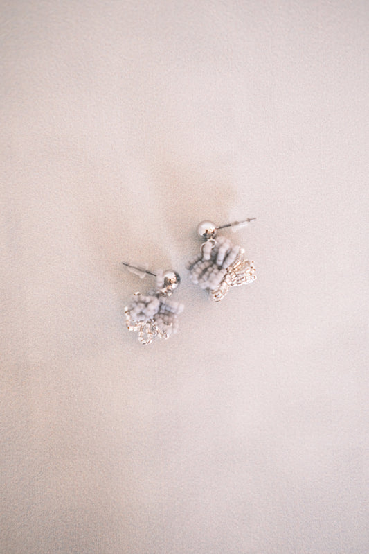 handmade beads earrings- silver blue (pre-order)