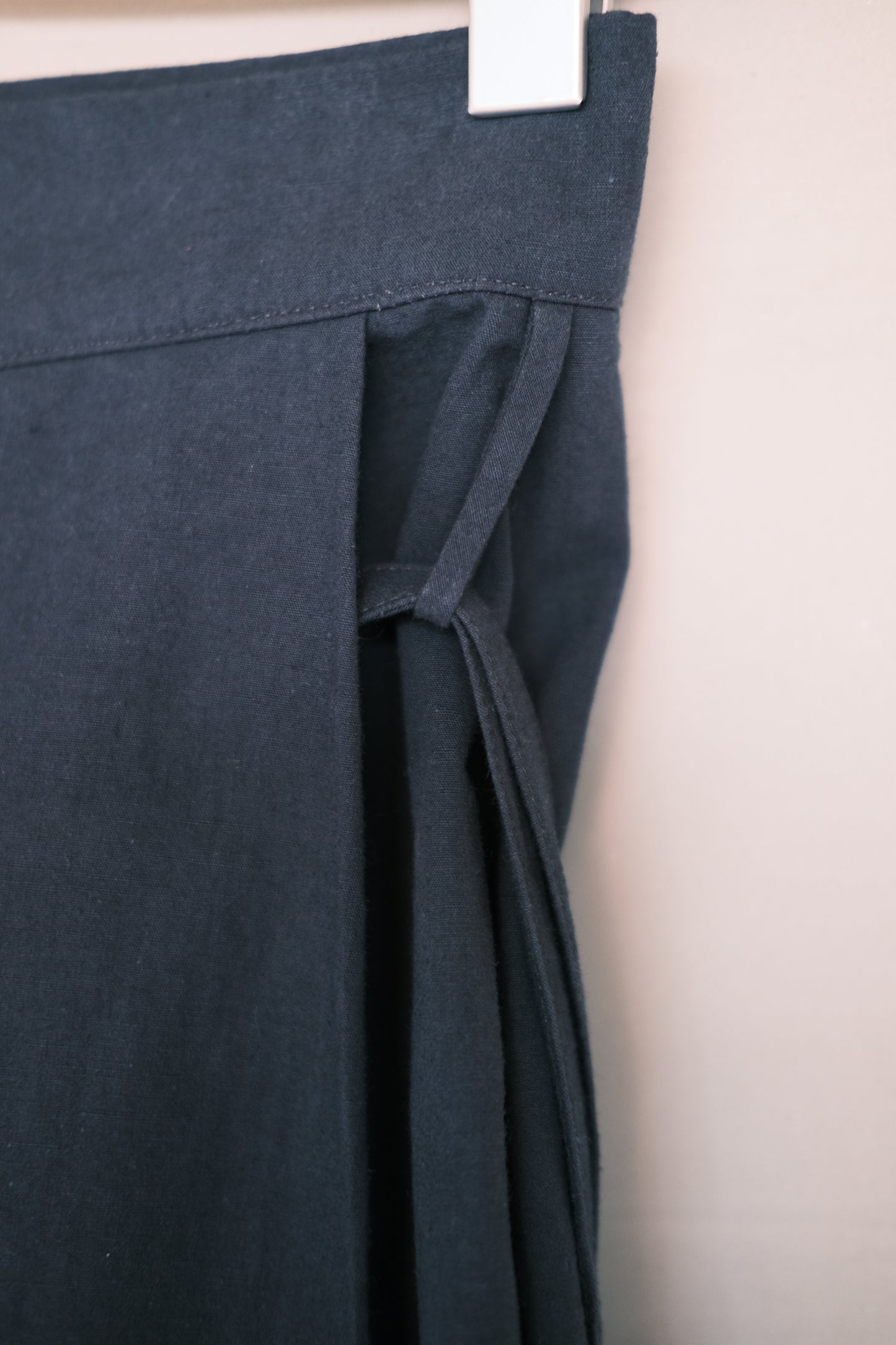 cotton-linen pleated wide navy pants (pre-order)