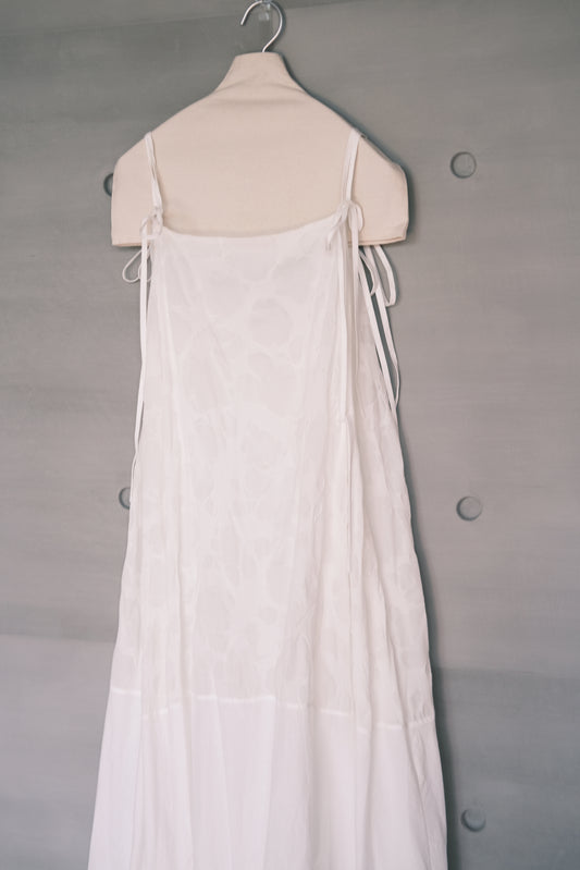 salt shrinking cloud strap dress (in-stock)