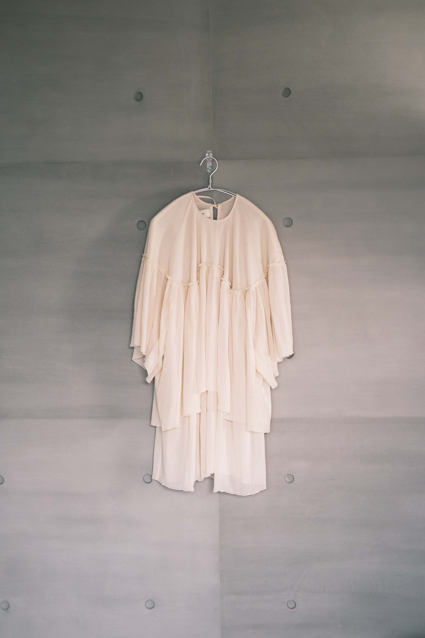 double-layer cotton flowing cream top (in-stock)