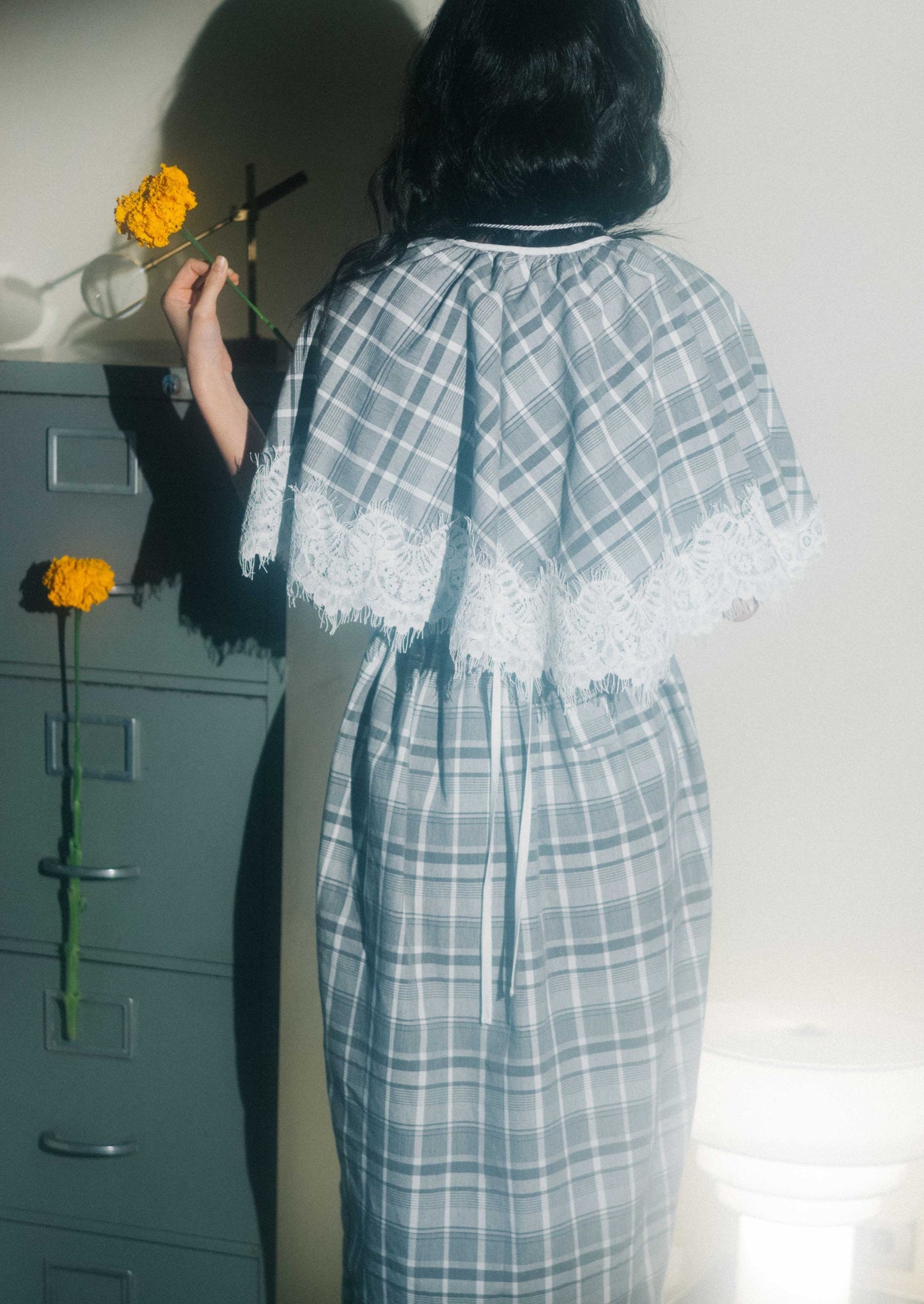 check laced-tulip midi dress