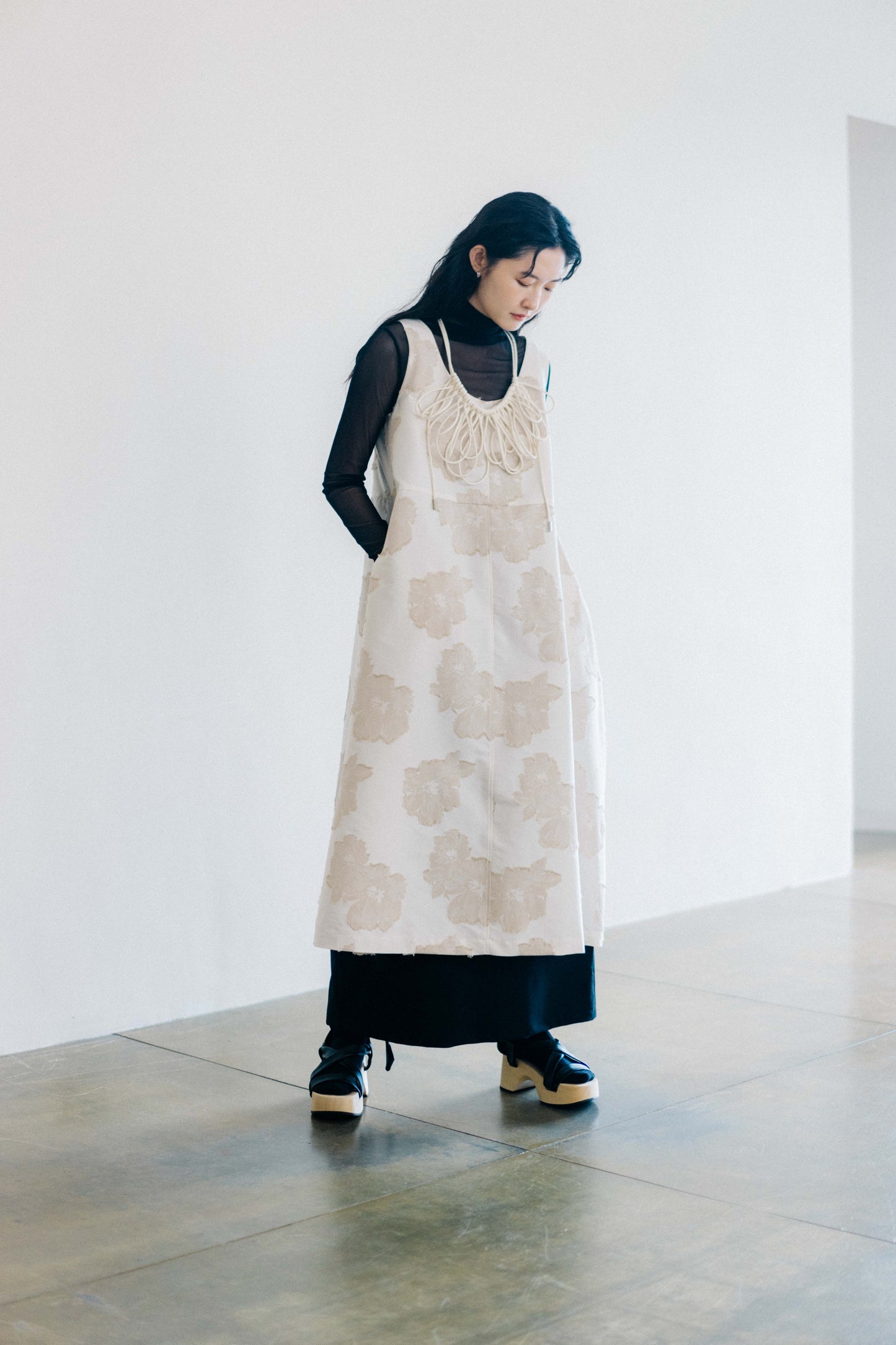 flower-jacquard cocoon sleevesless dress（in-stock)