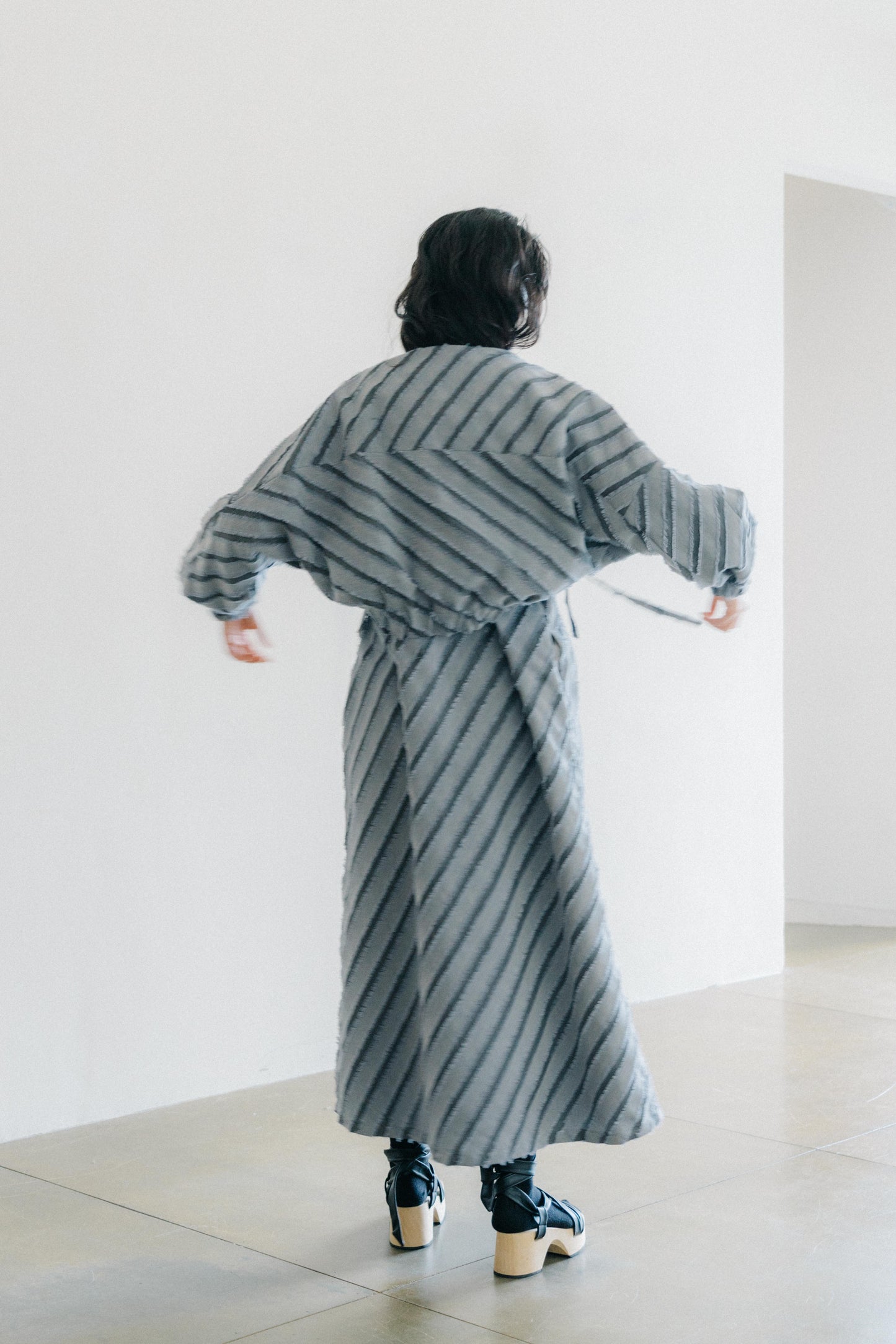 paneled constructed with stripe-jacquard jacket - grey （in-stock)