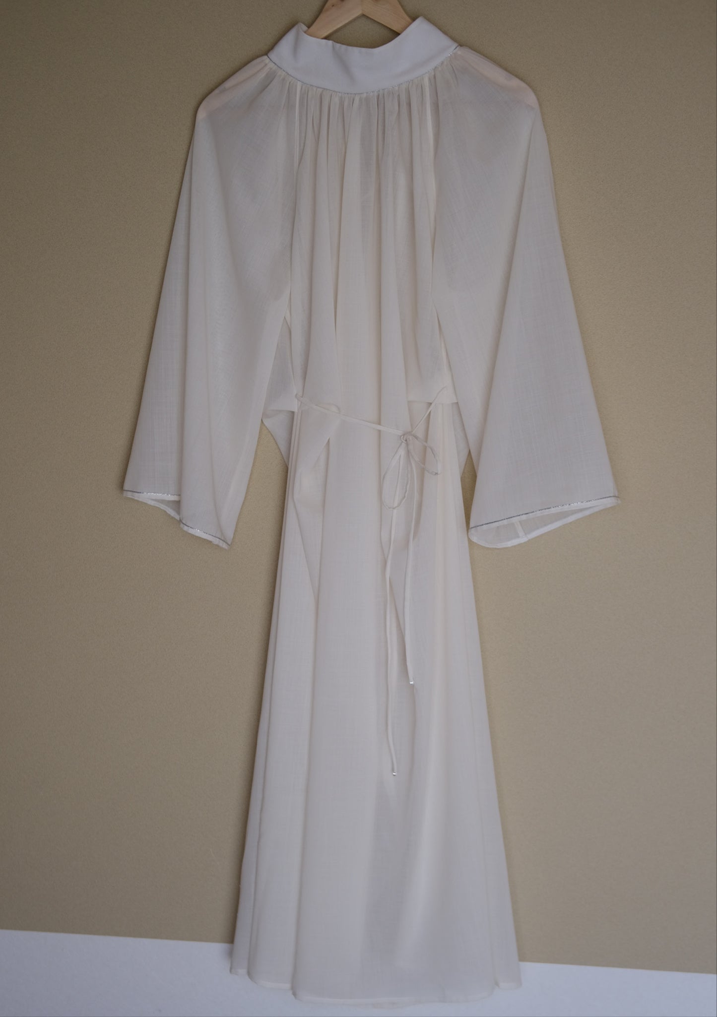 wide sleeves gathered dress- ivory (in-stock)