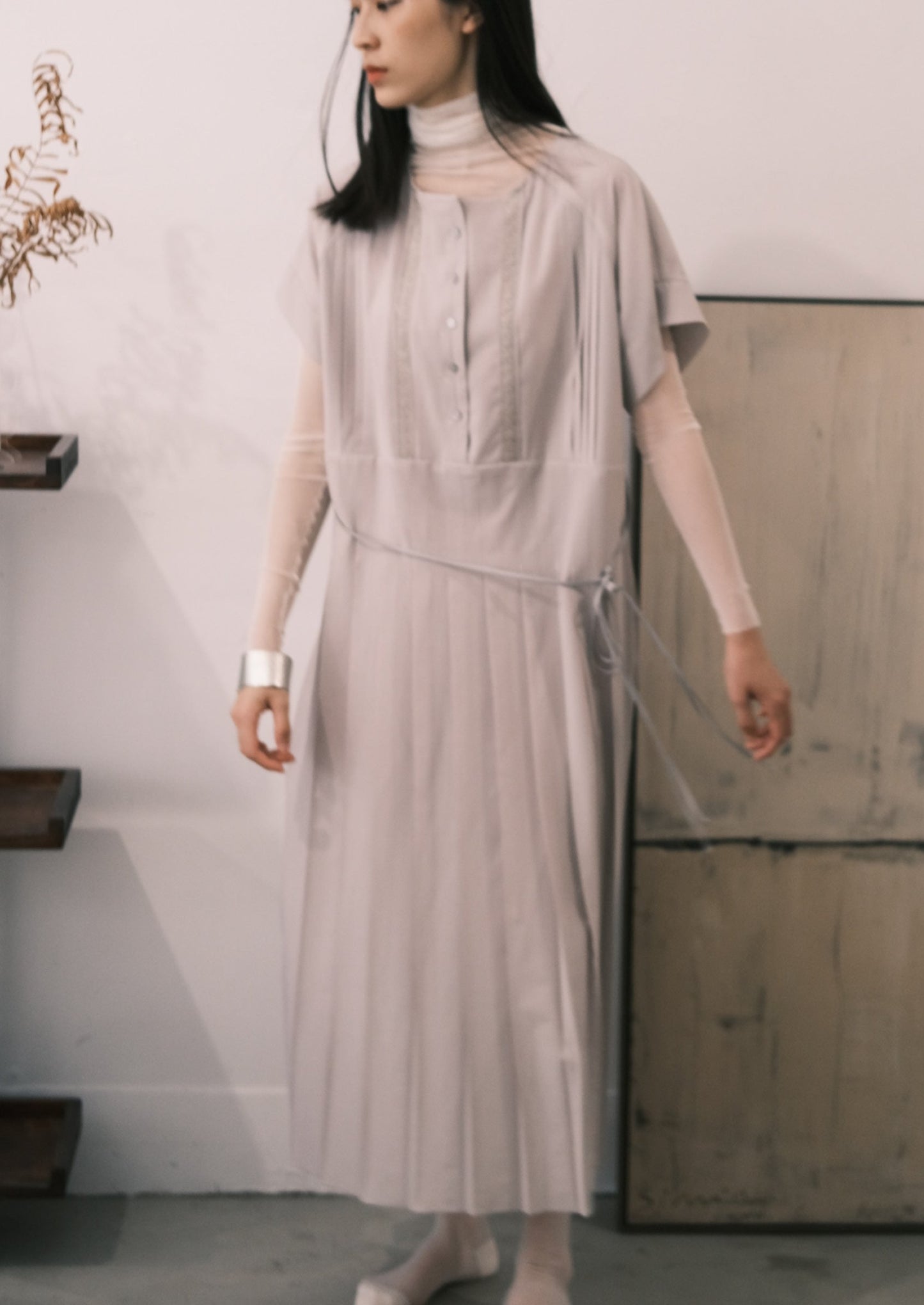 pleated midi dress with sliver lace trims (pre-order)