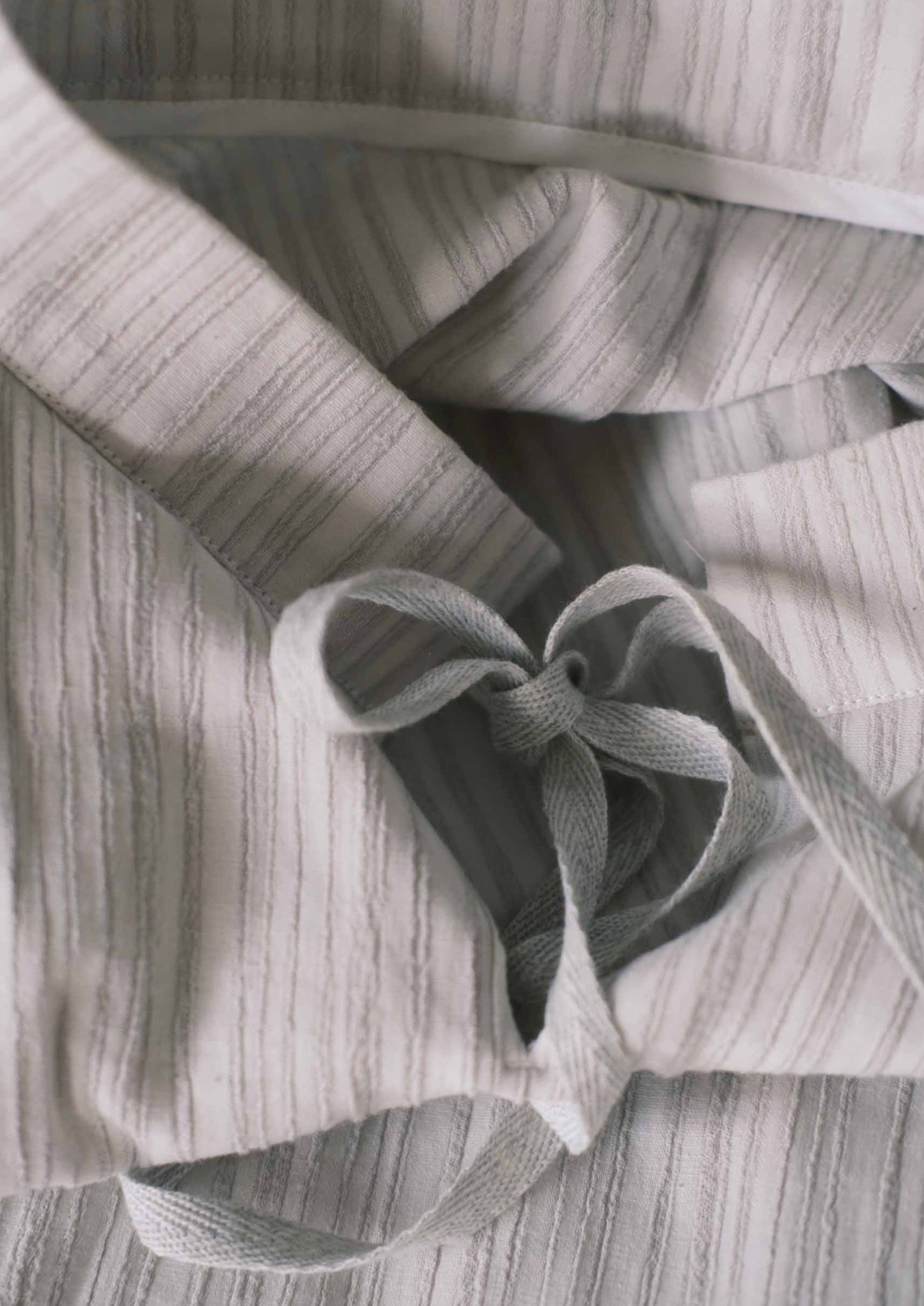 striped three-dimensional cut sleeveless dress (in-stock)