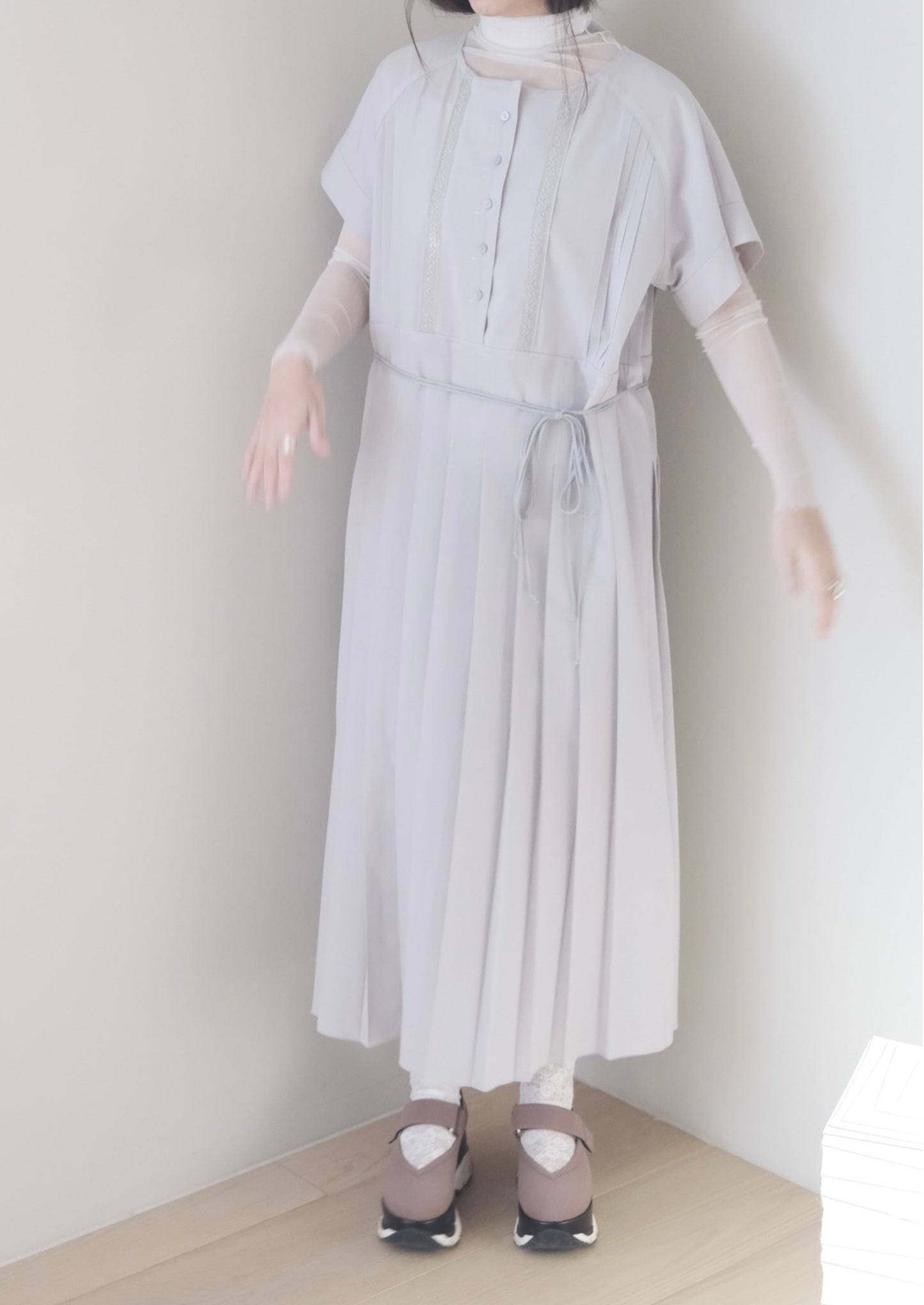 pleated midi dress with sliver lace trims (pre-order)