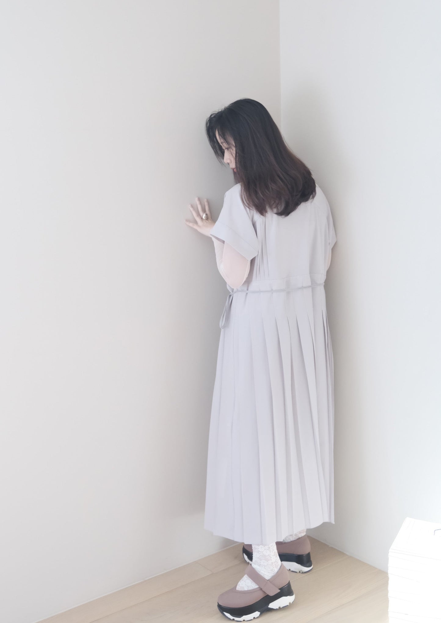 pleated midi dress with sliver lace trims (pre-order)