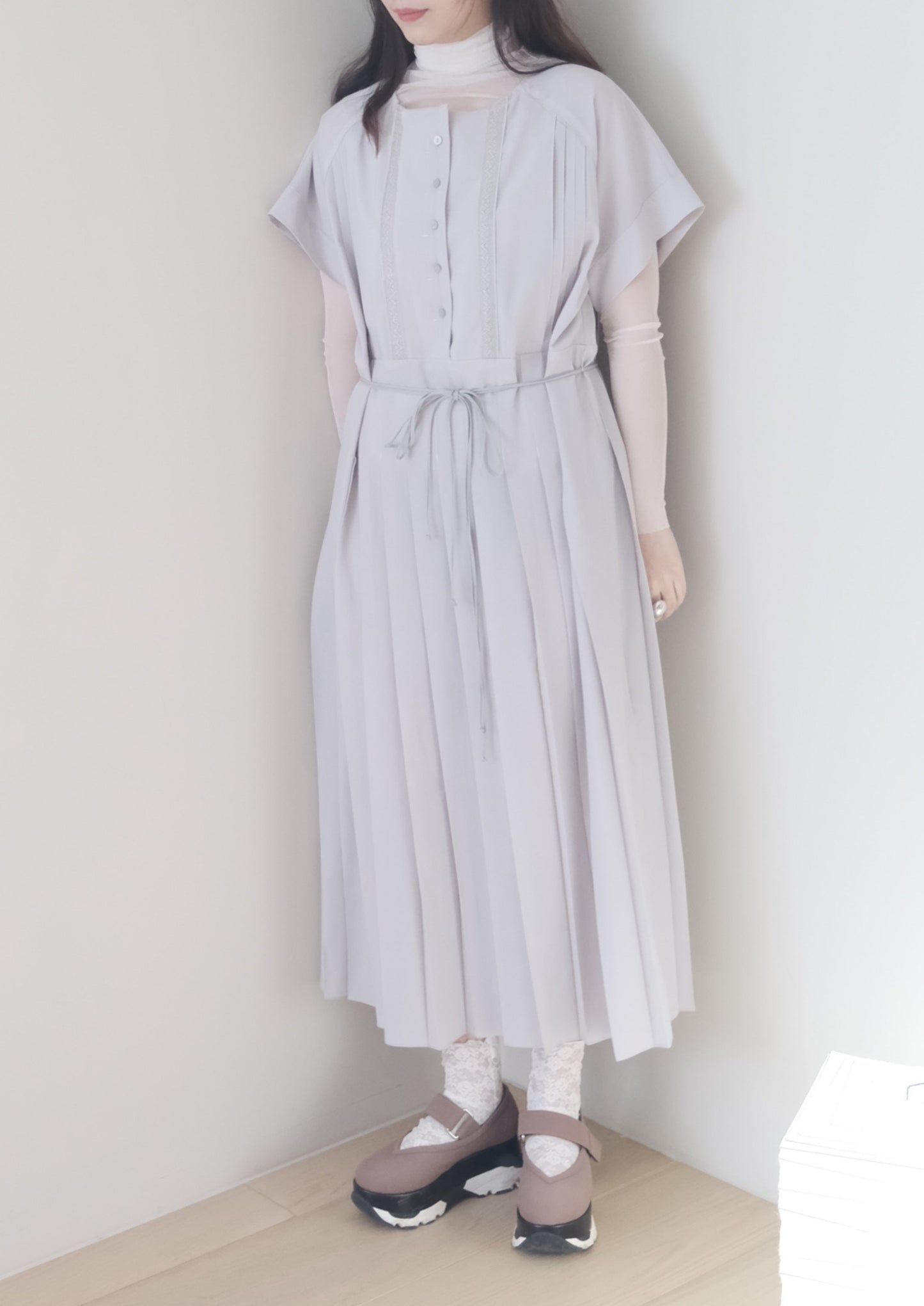 pleated midi dress with sliver lace trims (pre-order)