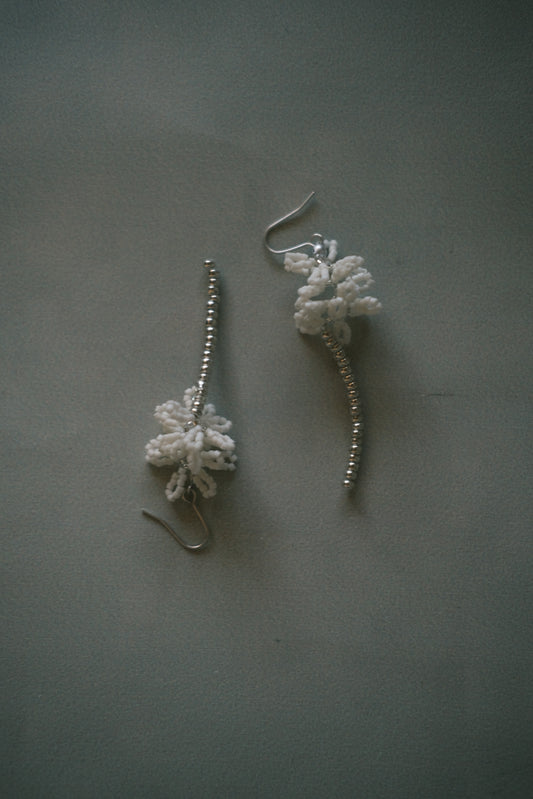 snow white handmade beads earrings (pre-order)