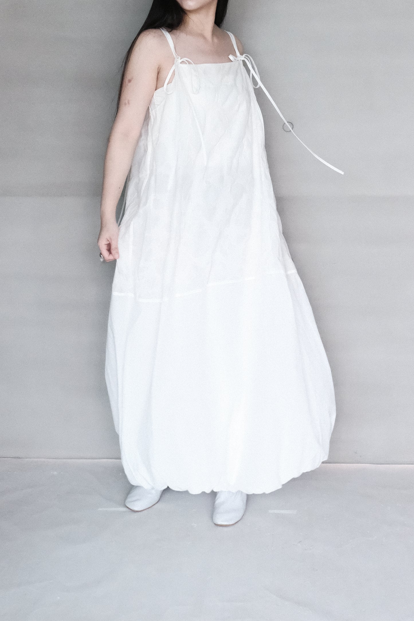 salt shrinking cloud strap dress (in-stock)