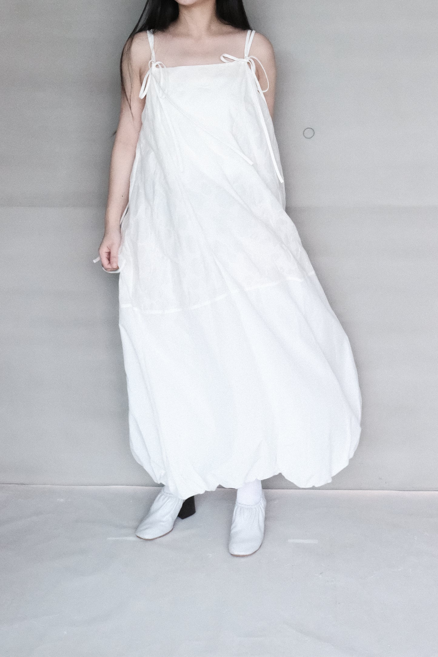 salt shrinking cloud strap dress (in-stock)