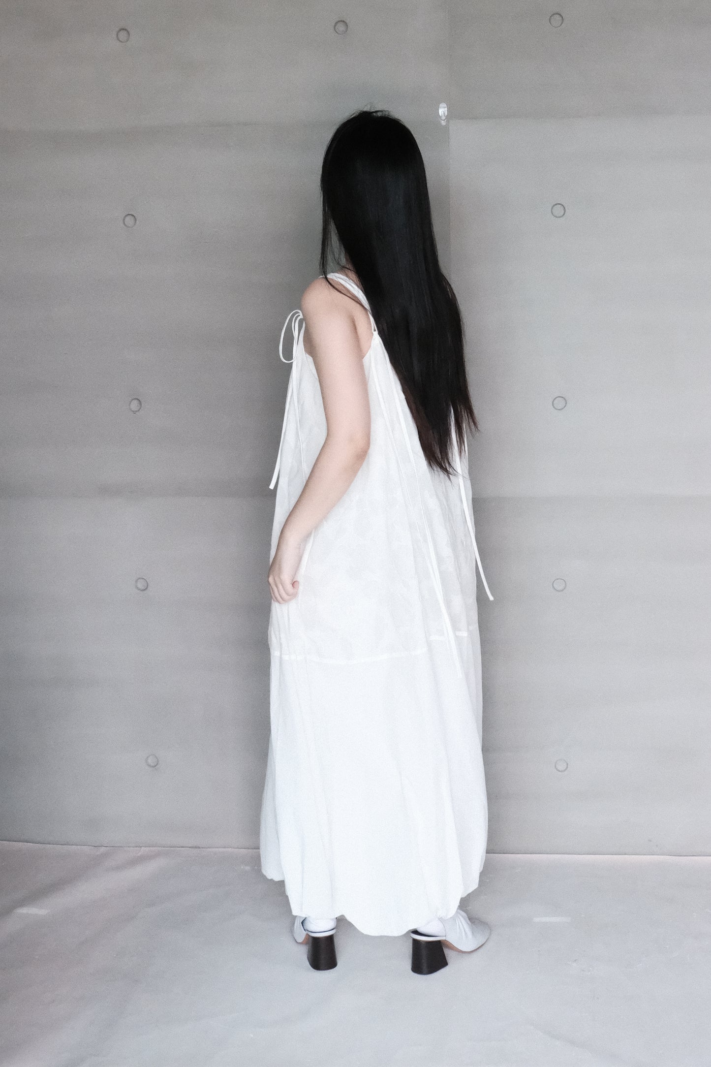 salt shrinking cloud strap dress (in-stock)