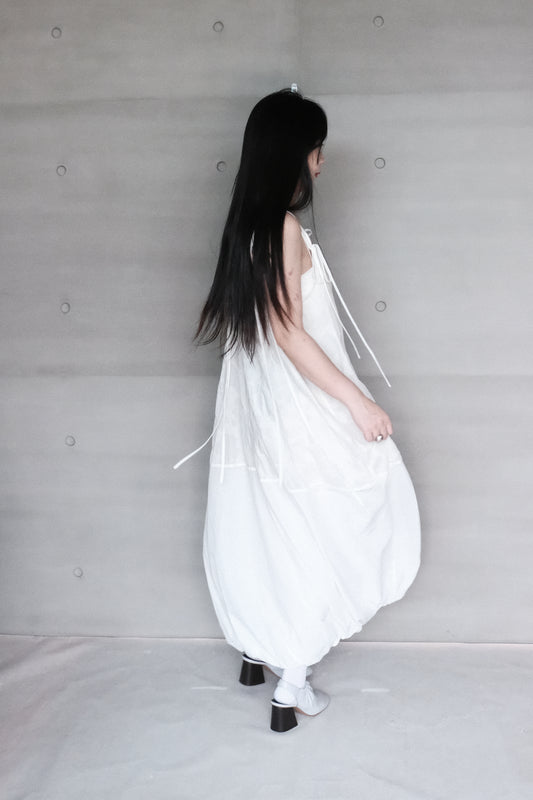 salt shrinking cloud strap dress (in-stock)