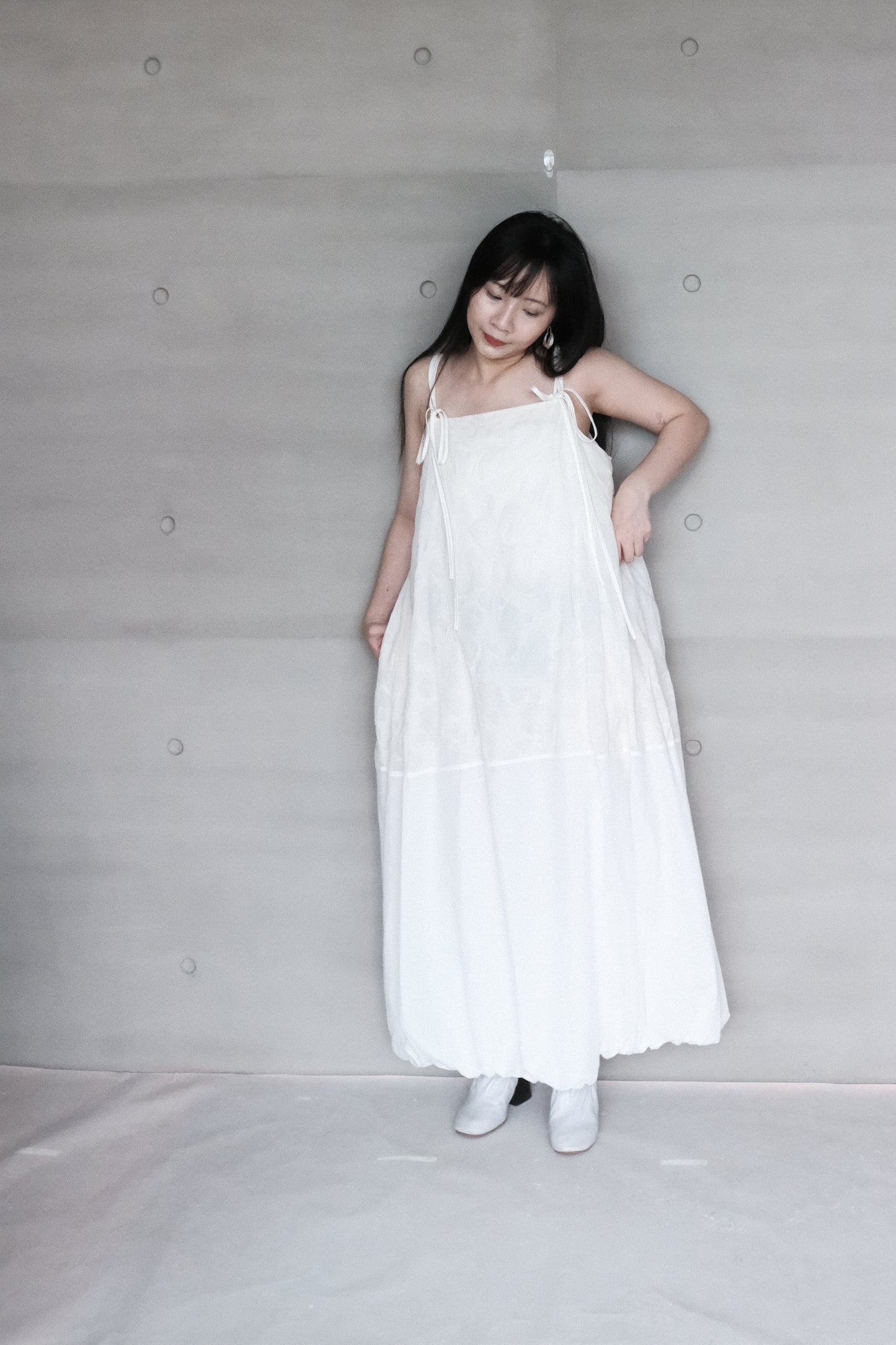 salt shrinking cloud strap dress (in-stock)