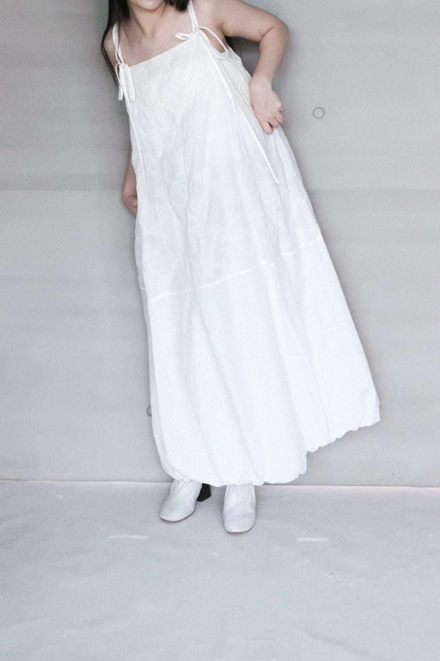 salt shrinking cloud strap dress (in-stock)