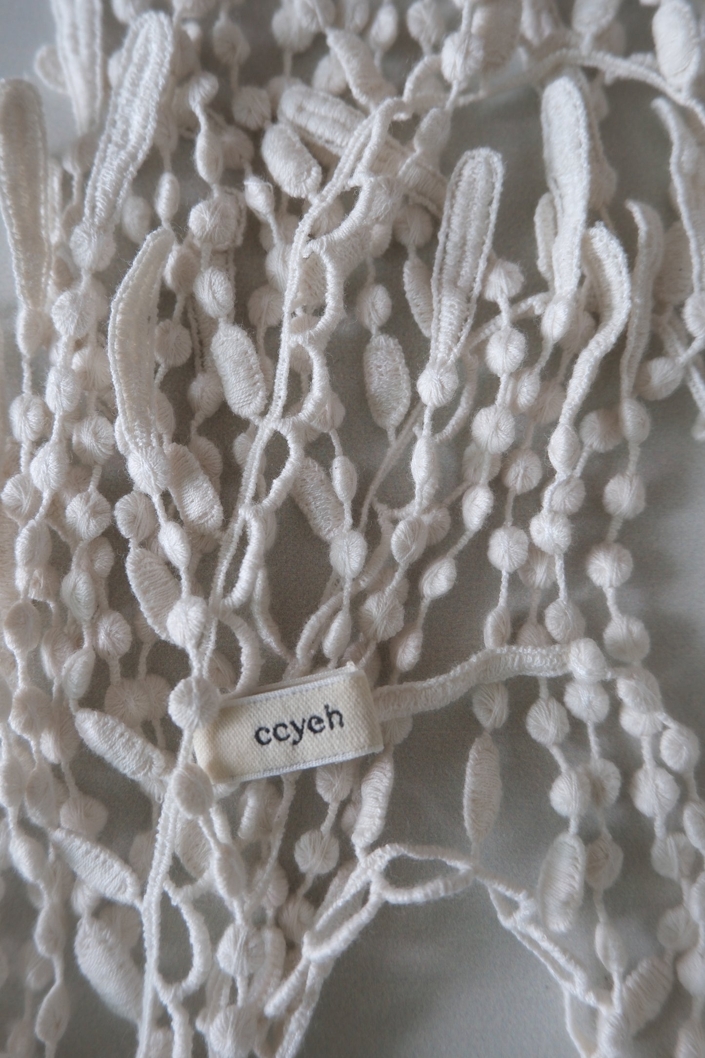 beige lace trim necklace