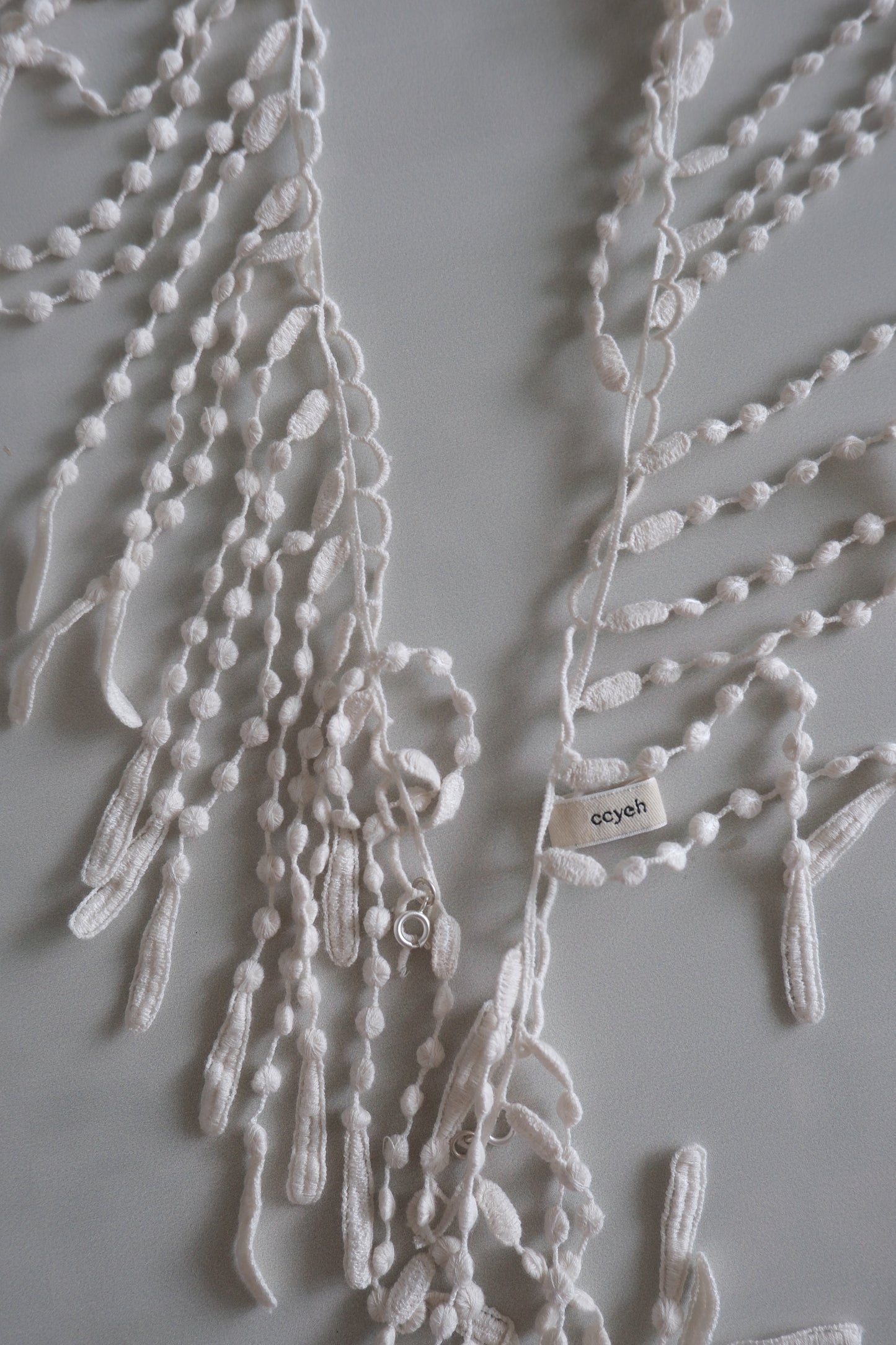 beige lace trim necklace