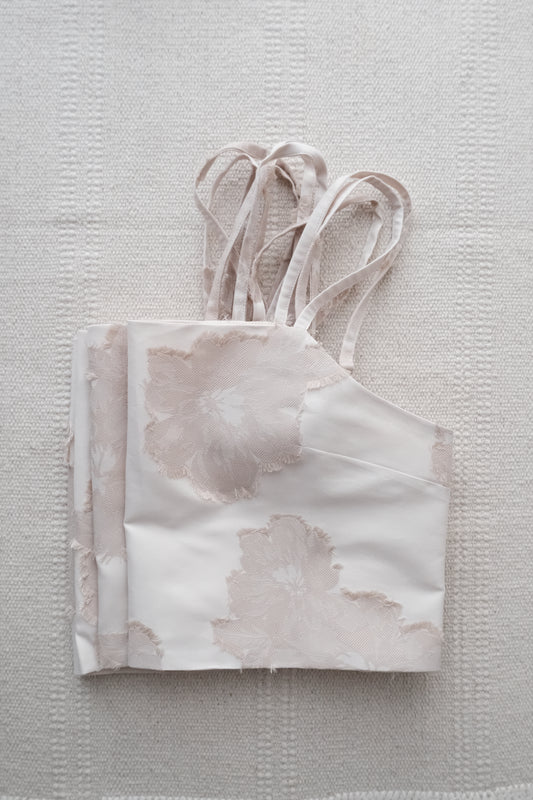 embroidery flower strap tank top (in-stock)