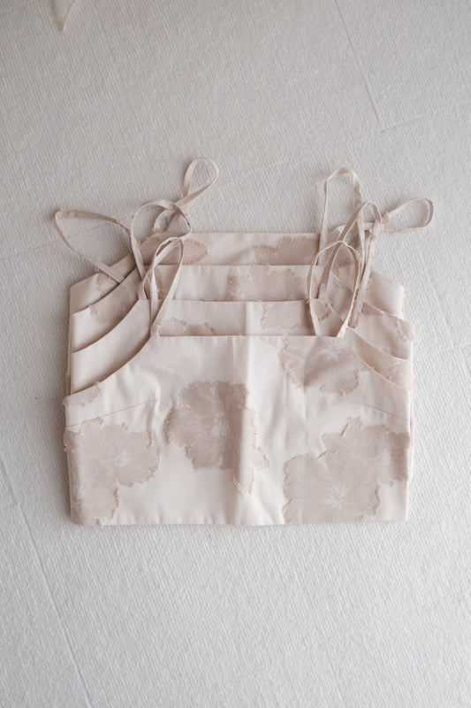 embroidery flower strap tank top (in-stock)