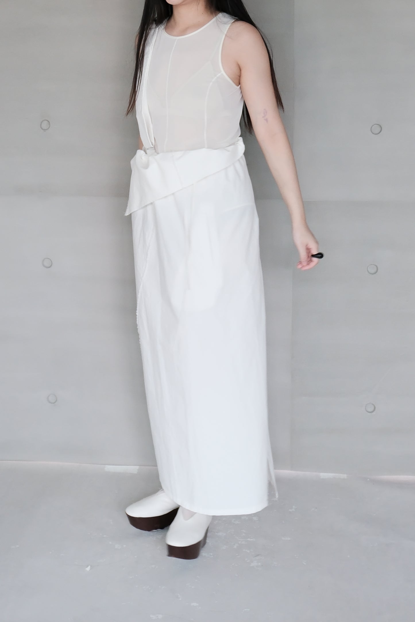 asymmetric folded line strap dress - white（pre-order)