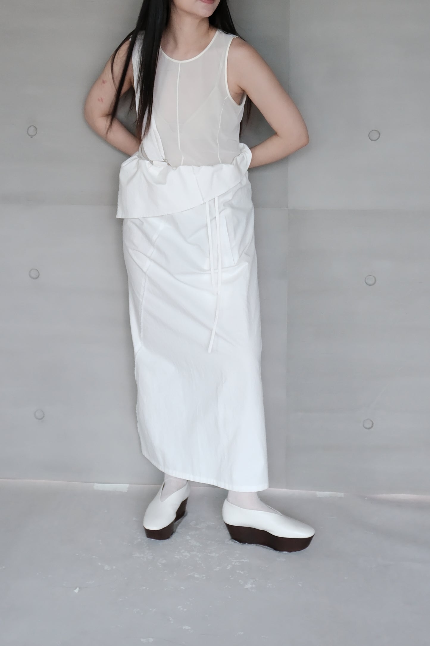 asymmetric folded line strap dress - white（pre-order)