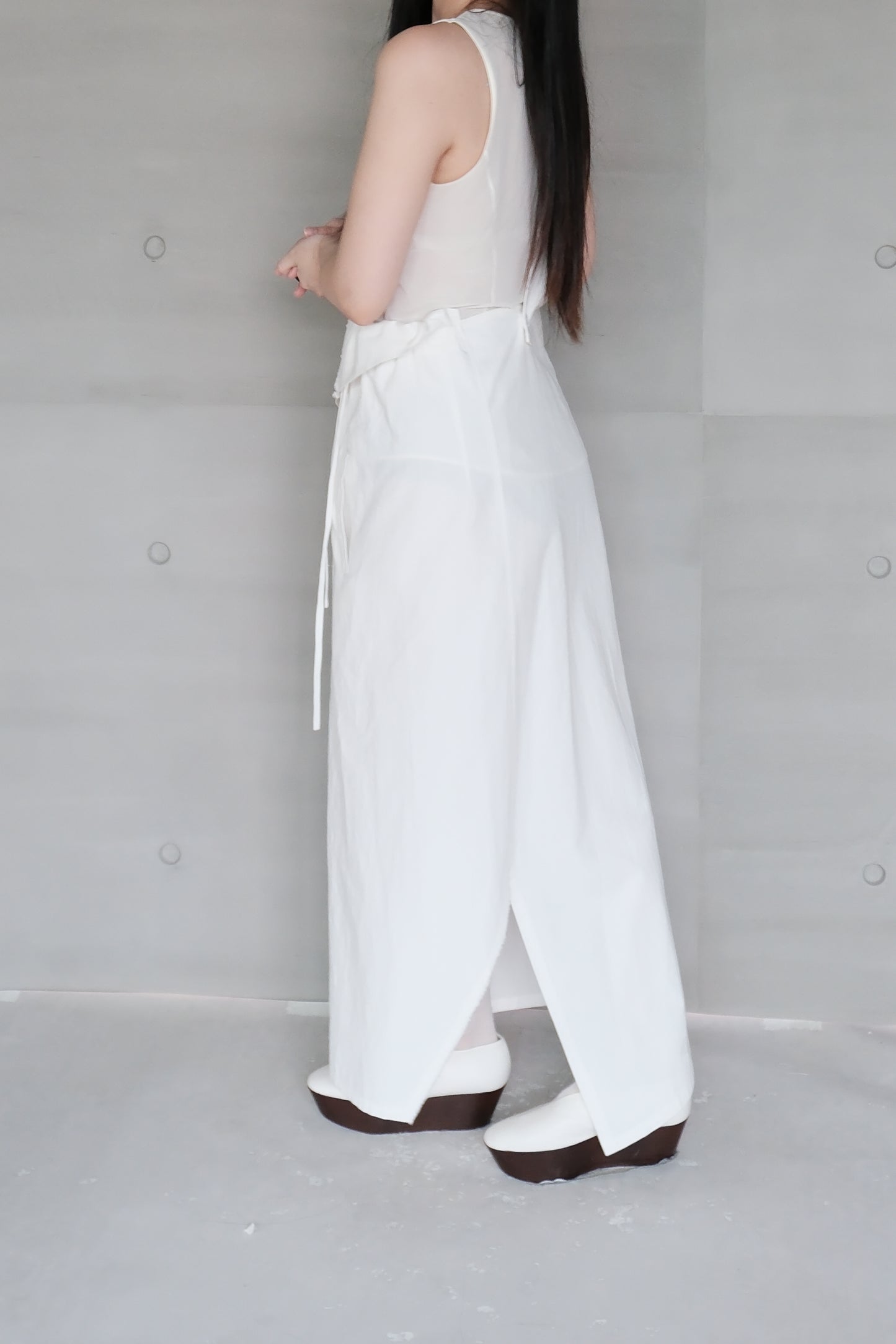 asymmetric folded line strap dress - white（pre-order)