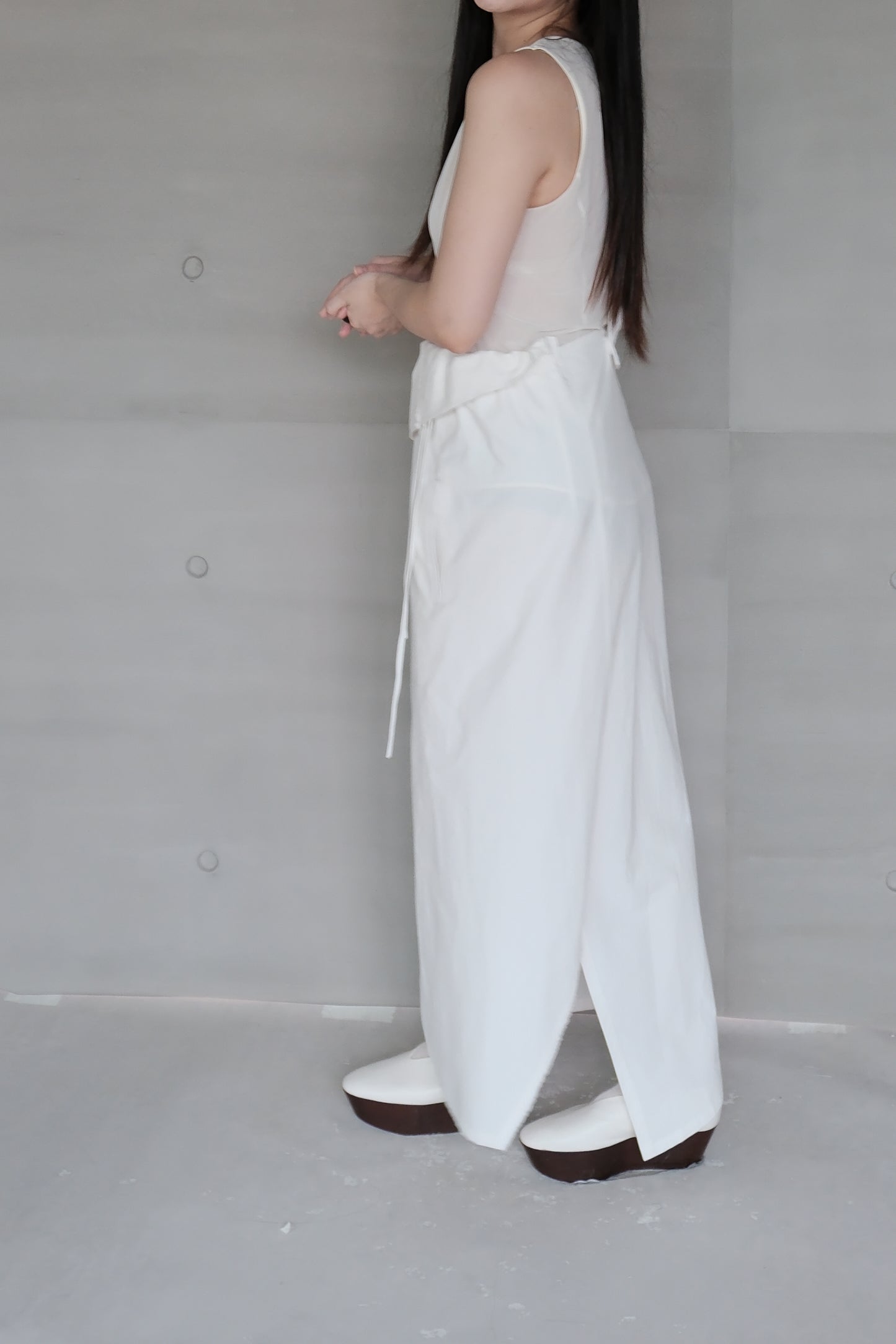 asymmetric folded line strap dress - white（pre-order)