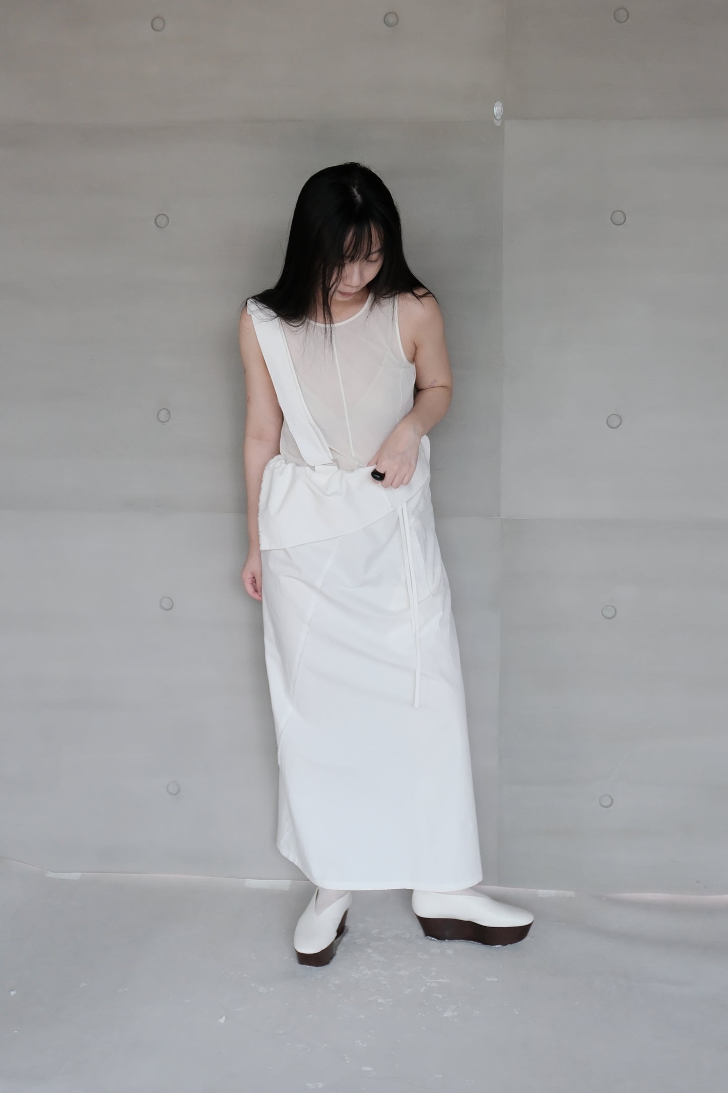 asymmetric folded line strap dress - white（pre-order)