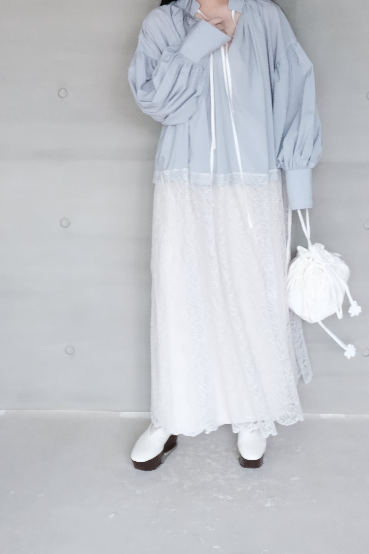 lace-paneled dress with voluminous sleeves - baby blue (last piece)