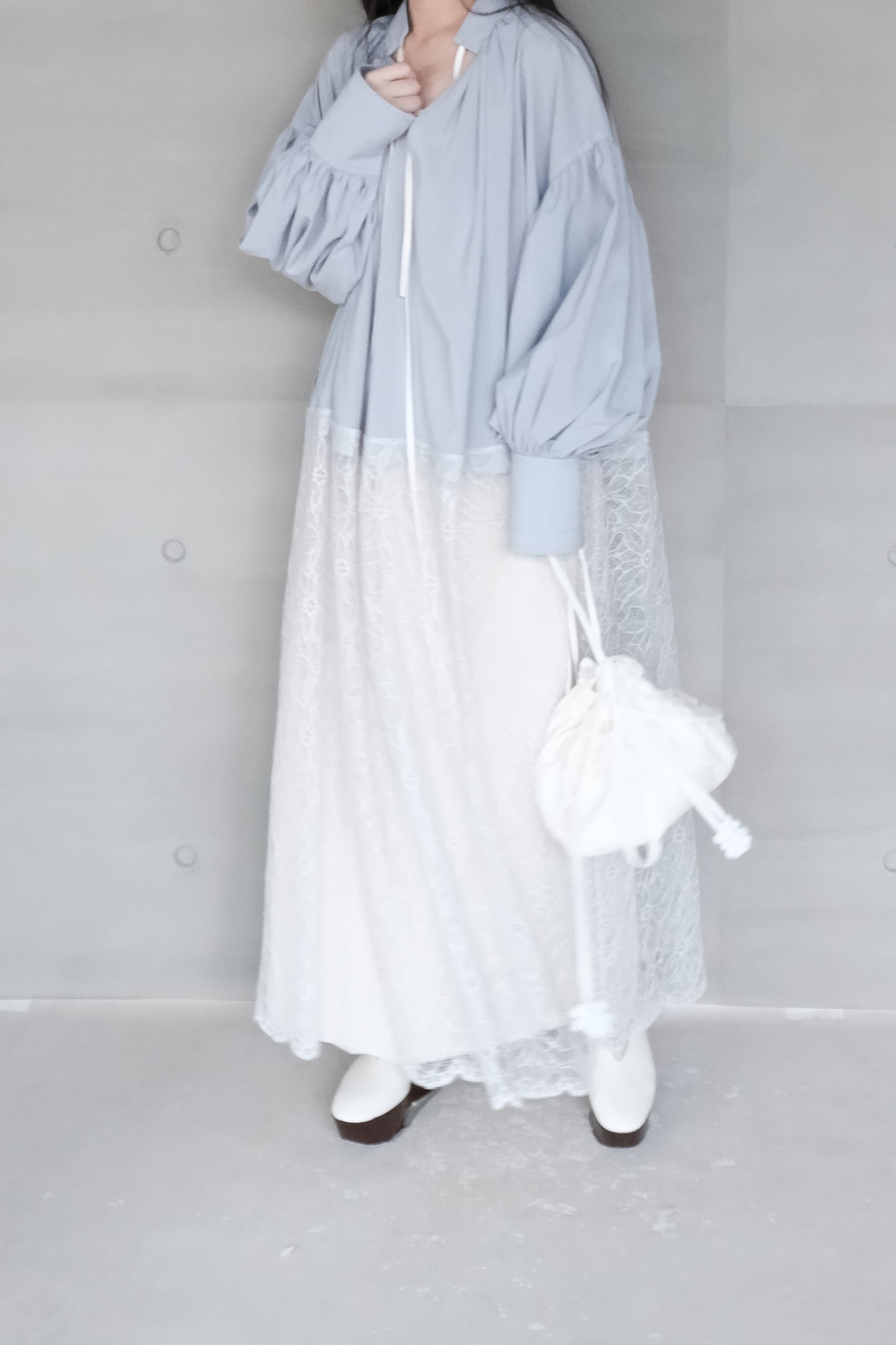 lace-paneled dress with voluminous sleeves - baby blue (last piece)