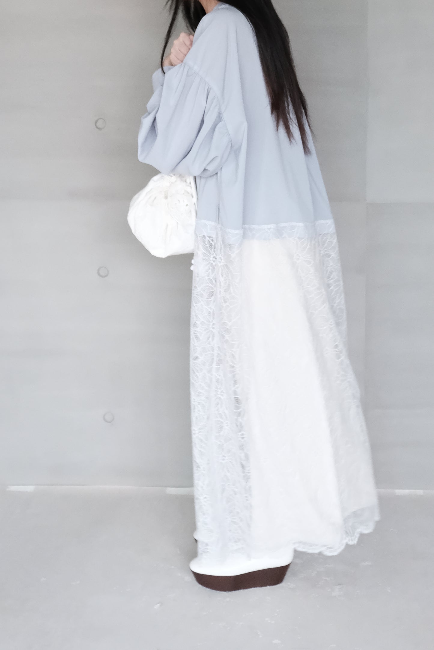 lace-paneled dress with voluminous sleeves - baby blue (last piece)