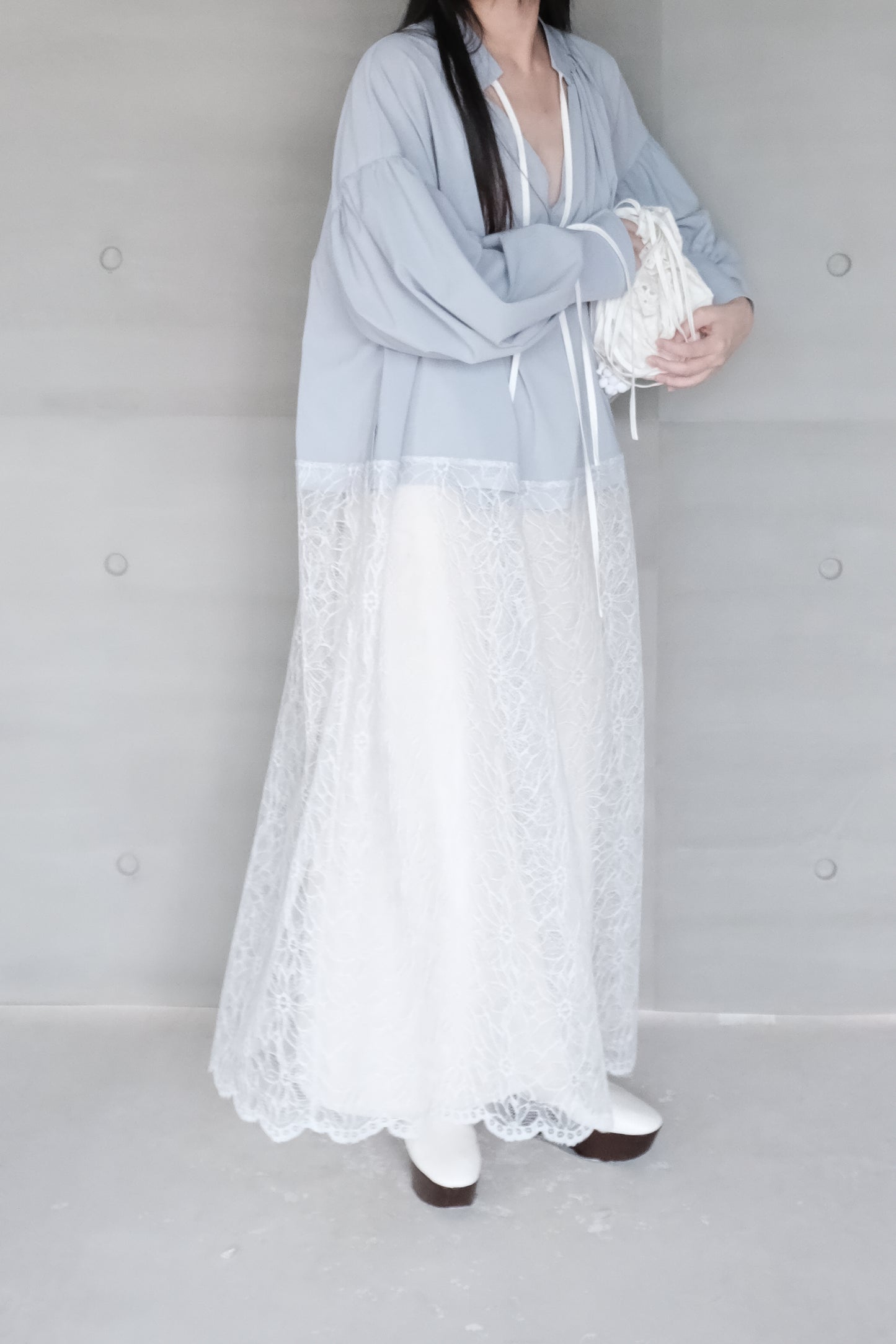 lace-paneled dress with voluminous sleeves - baby blue (last piece)